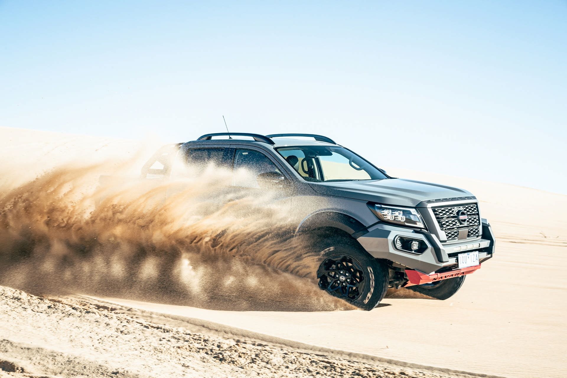 نمای صحرا NISSAN NAVARA Pro4x Warrior نیسان ناوارا پرو 2021