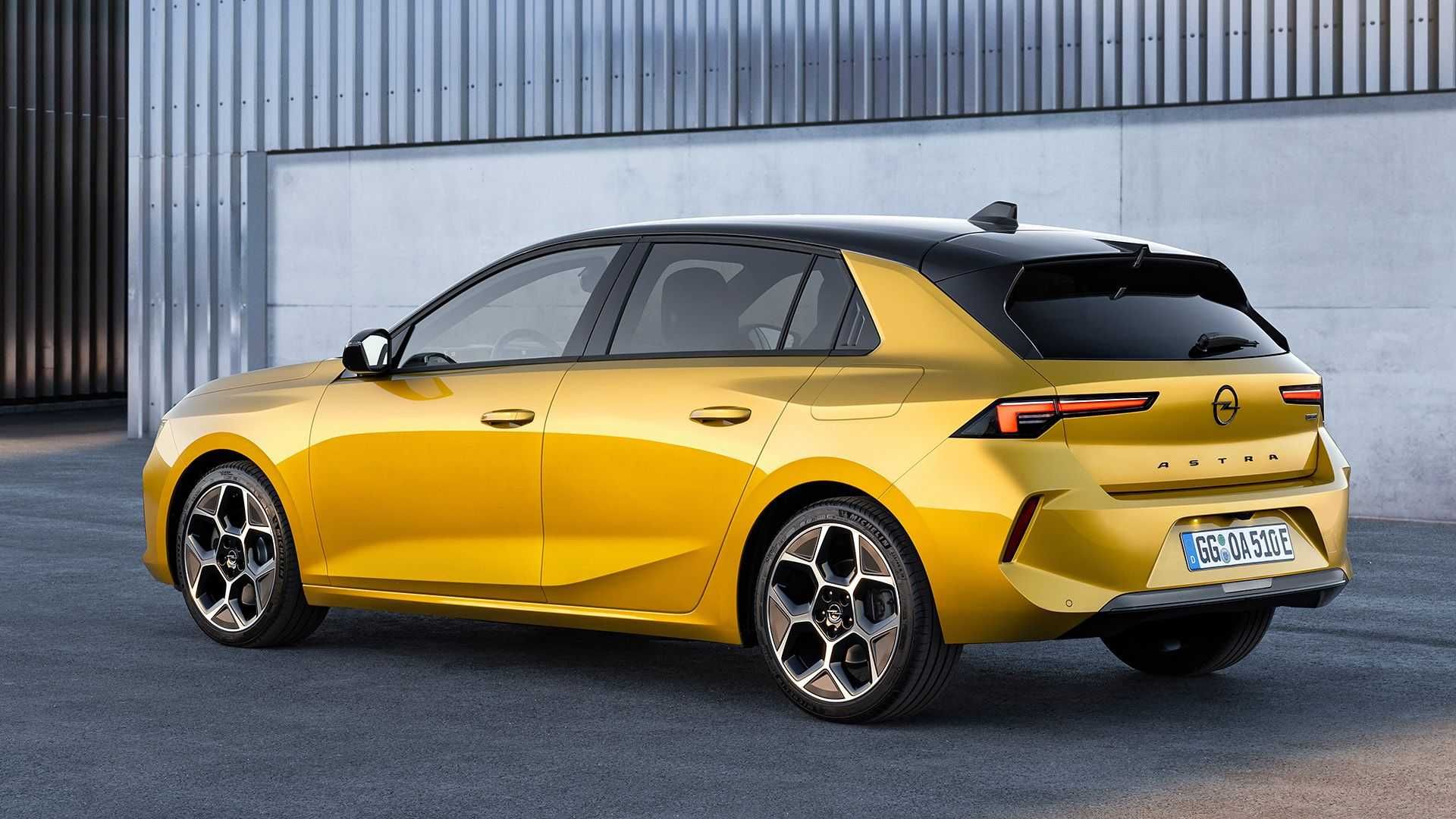 نمای پشتOpel Astra 2022 اوپل آسترا