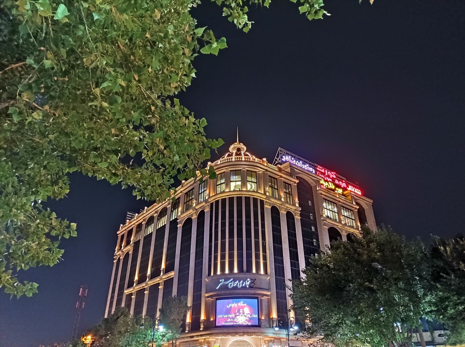 عکس پوکو ام ۳ پرو در تاریکی با Night