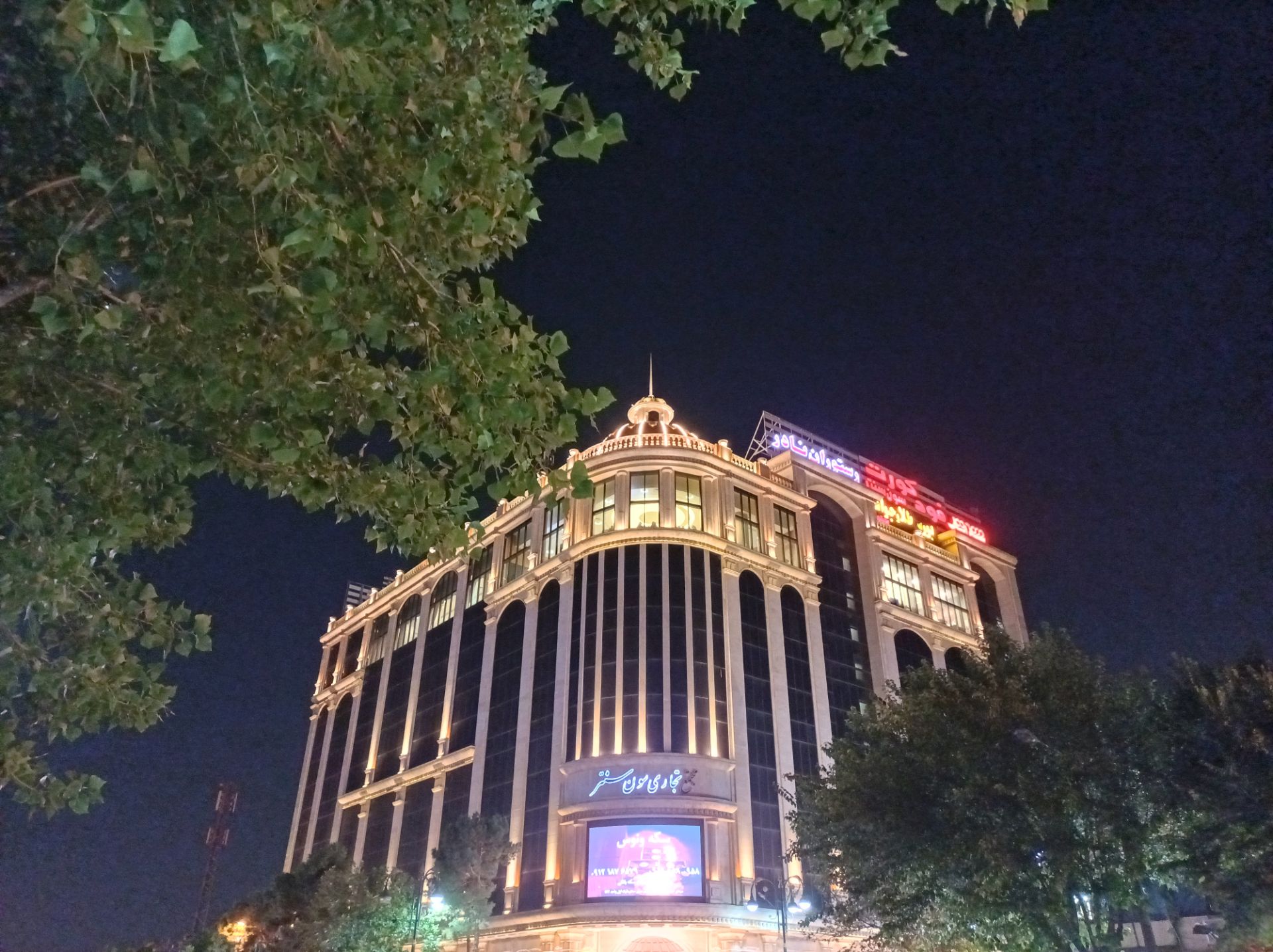 عکس پوکو ام ۳ پرو در تاریکی با Photo