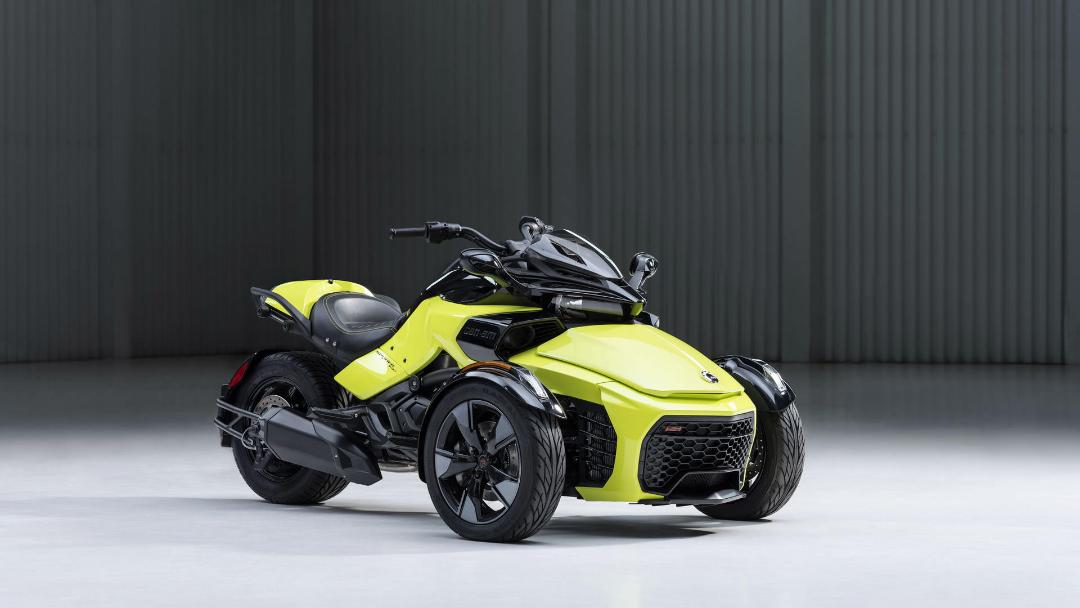 خودرو سه چرخ کن ام اسپایدر / Can-Am Spyder سبز رنگ