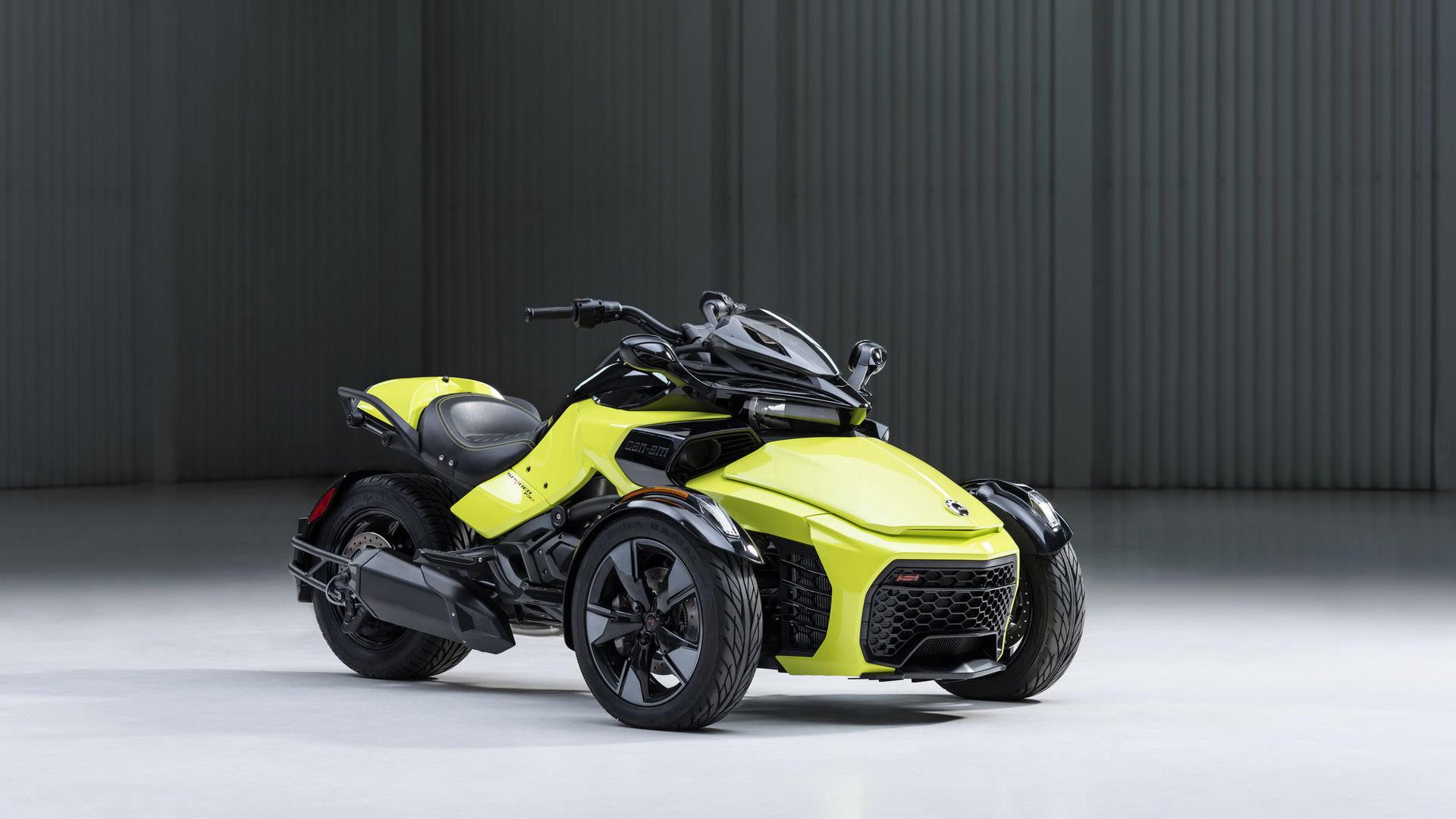 خودرو سه چرخ کن ام اسپایدر / Can-Am Spyder سبز رنگ