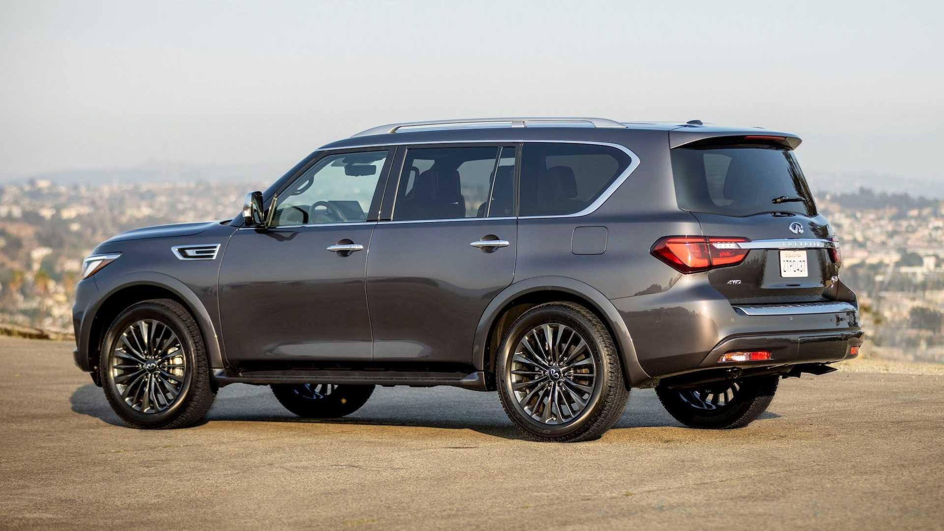 نیم رخ عقب - مدل ۲۰۲۲ اینفینیتی QX80