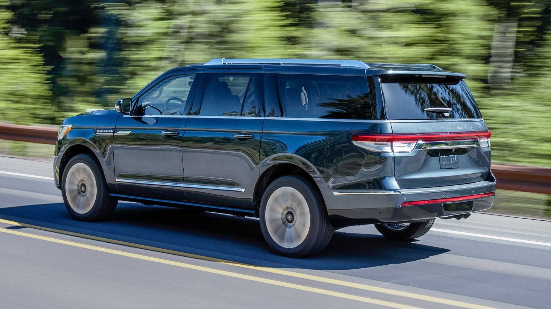 نمای عقب-لینکلن نویگیتور ۲۰۲۲ 