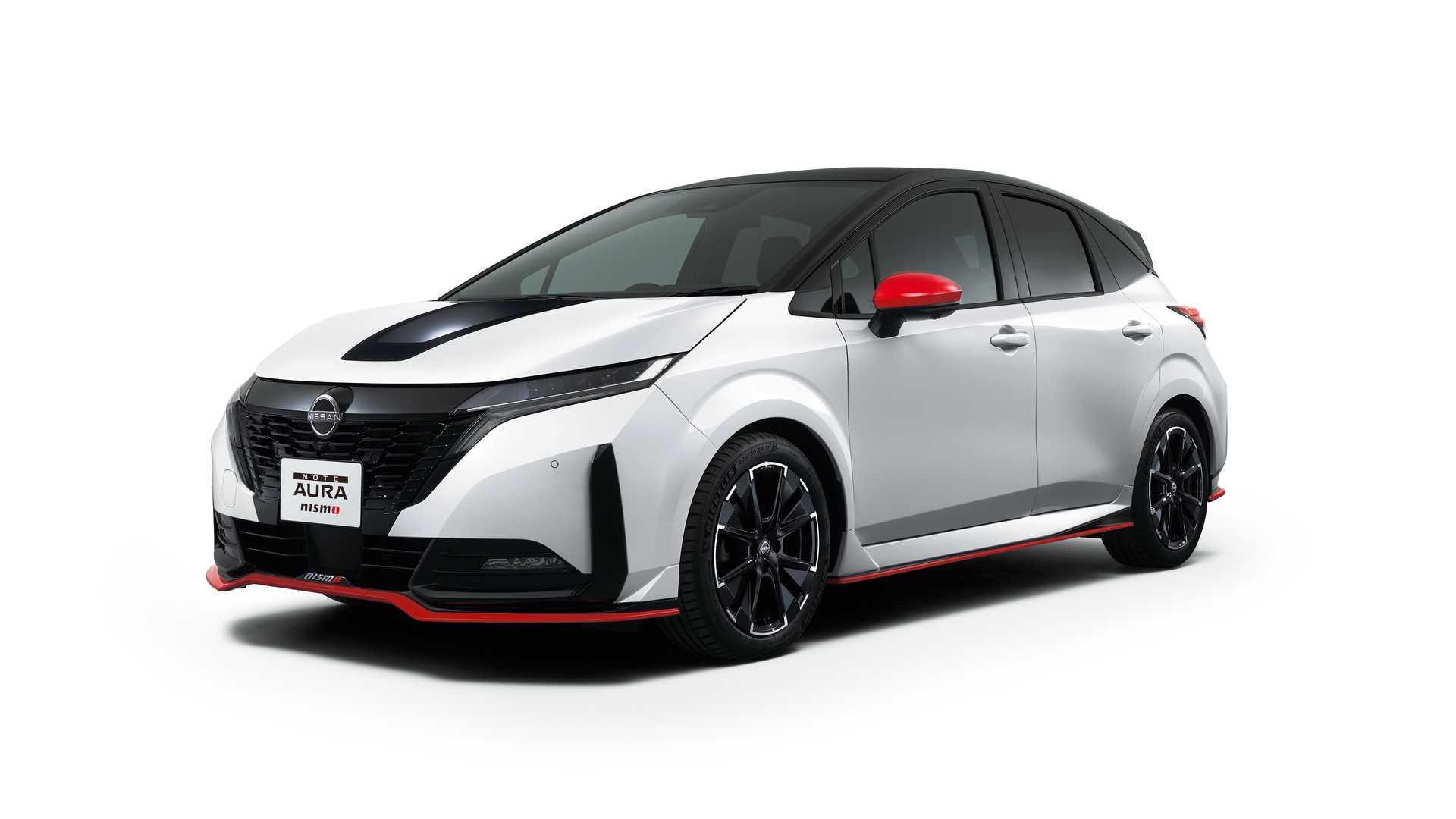 نمای سه چهارم جلو هاچ بک نیسان نوت آئورا نیسمو / 2022 Nissan Note Aura Nismo سفید رنگ