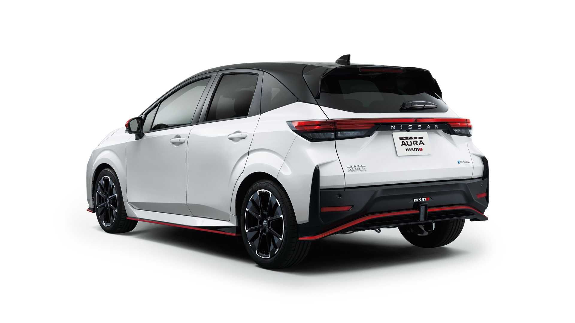 نمای عقب هاچ بک نیسان نوت آئورا نیسمو / 2022 Nissan Note Aura Nismo سفید رنگ