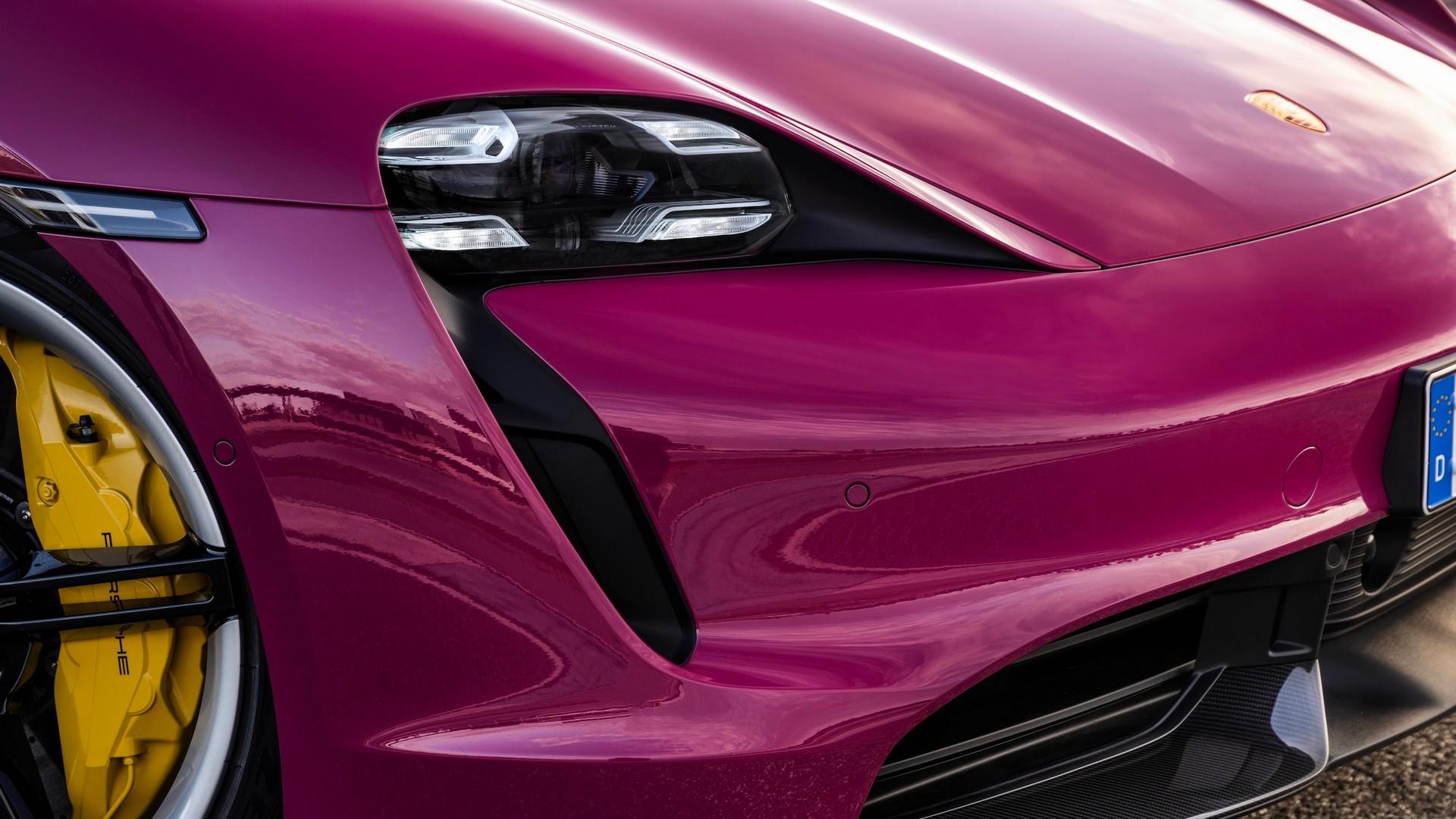 2022 Porsche Taycan / پورشه تایکان ۲۰۲۲ نیم رخ سپر و چراغ جلو