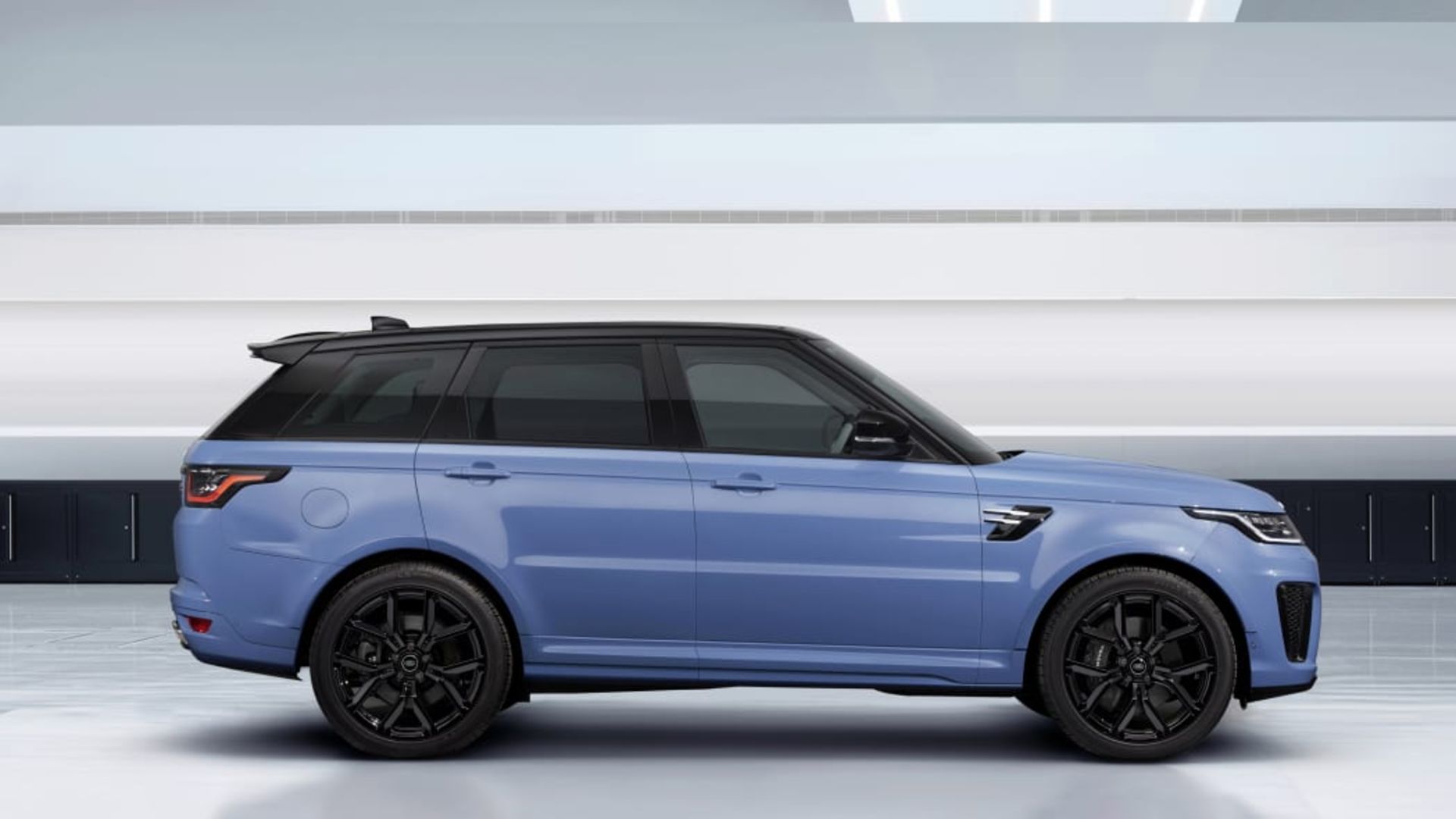 Range Rover Sport SVR Ultimate Edition 2022 / رنجرور اسپرت اس‌وی‌آر آلتیمیت ادیشن از نمای کنار