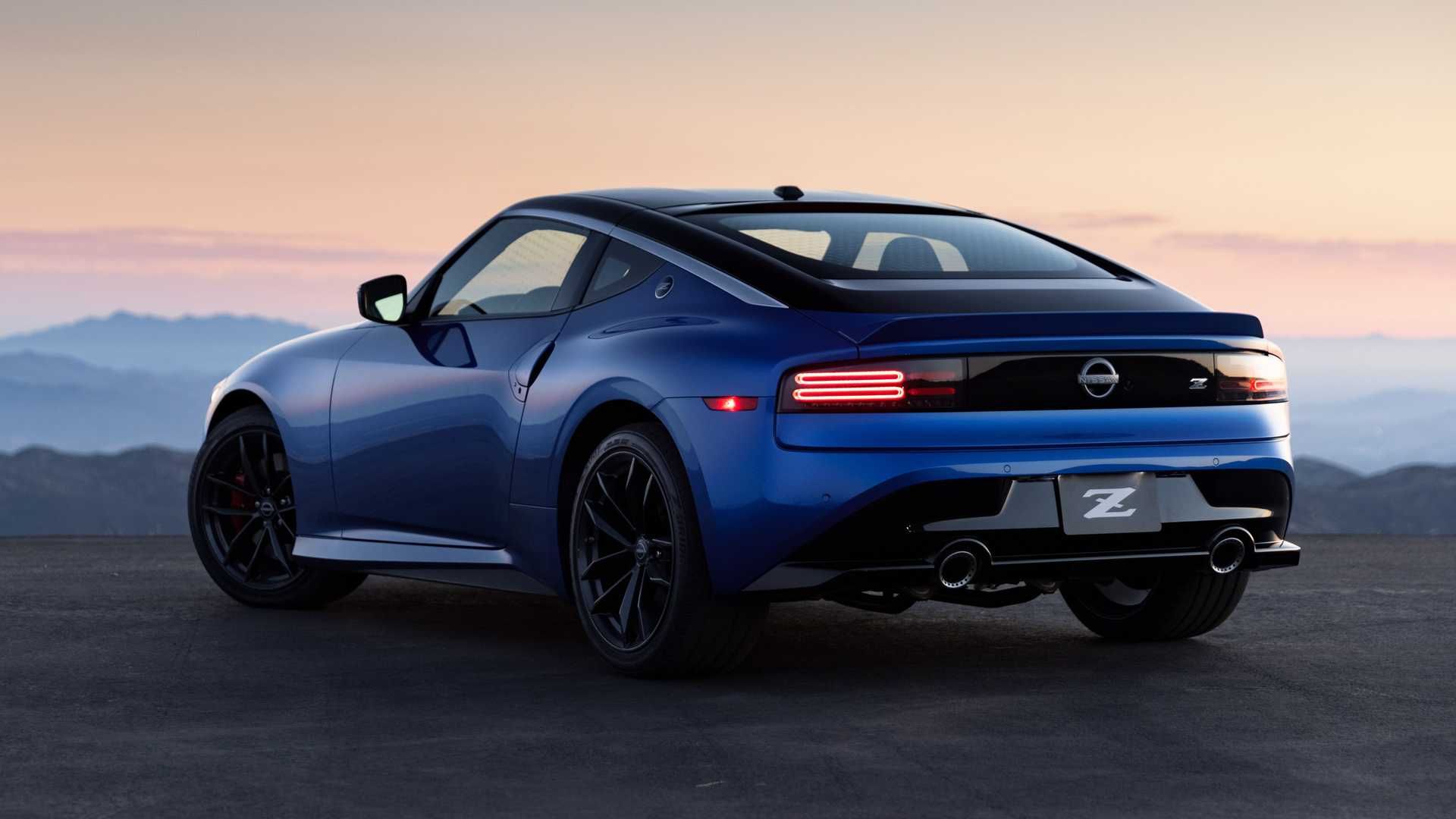 NISSAN Z 2023 نیسان زد نمای پشت
