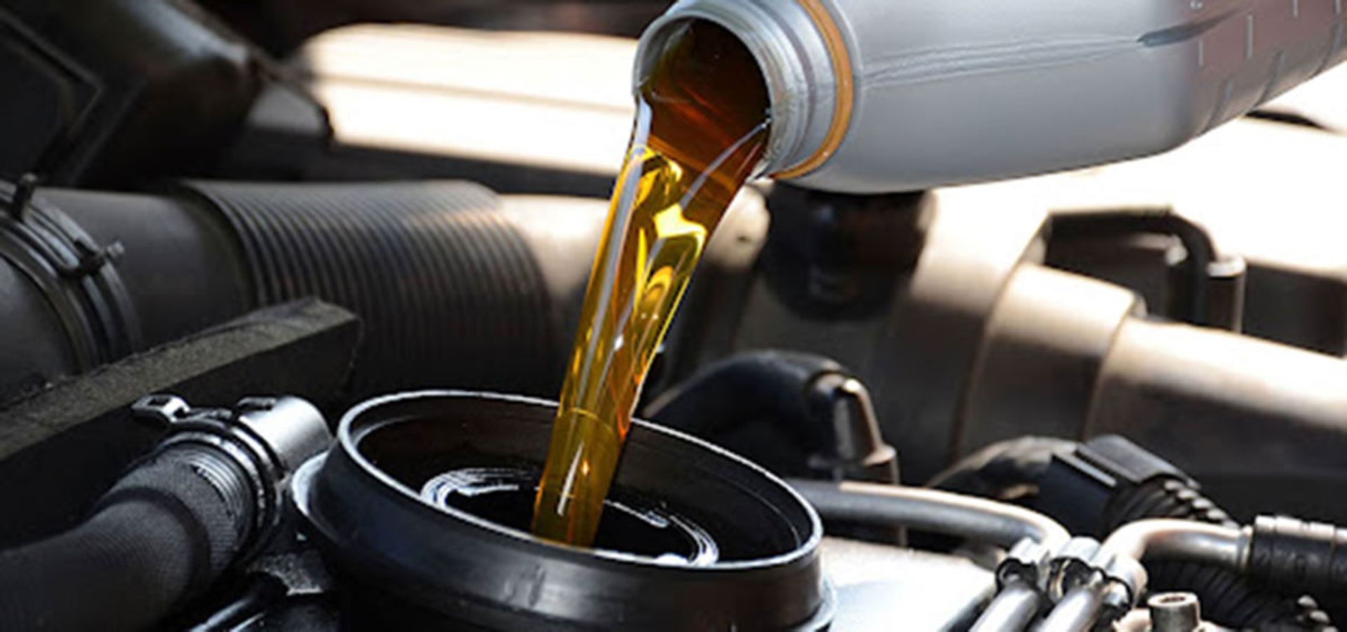روغن موتور خودرو / Car Engine Oil در بسته بندی 
