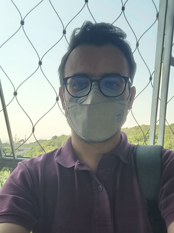 عکس دوربین سلفی زیر نمایشگر گلکسی زد فولد ۳ در طول روز