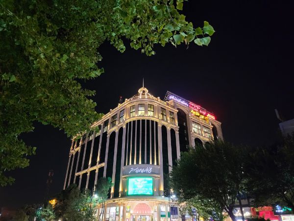 حالت عکاسی خودکار گلکسی زد فولد ۳ در تاریکی - دوربین اصلی