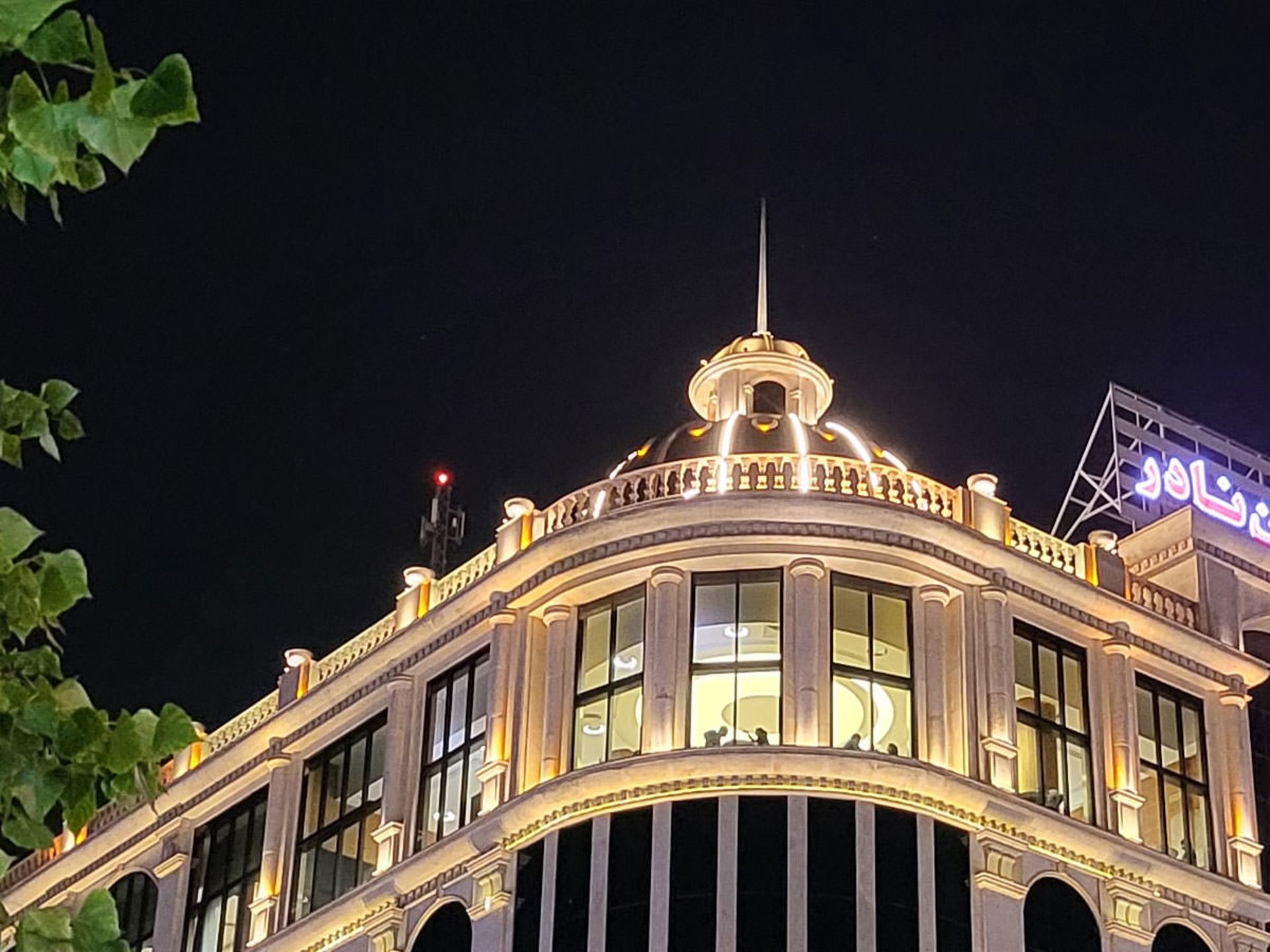 حالت عکاسی خودکار گلکسی زد فولد ۳ در تاریکی - برش دوربین اصلی