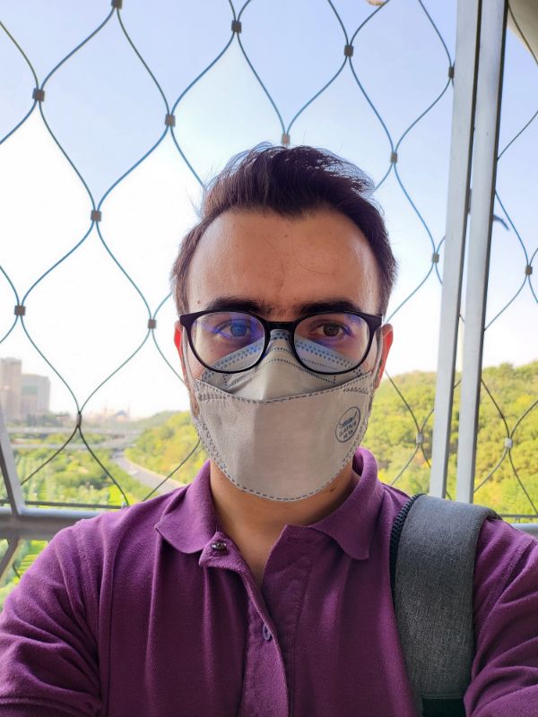 عکس سلفی با دوربین اصلی گلکسی زد فولد ۳