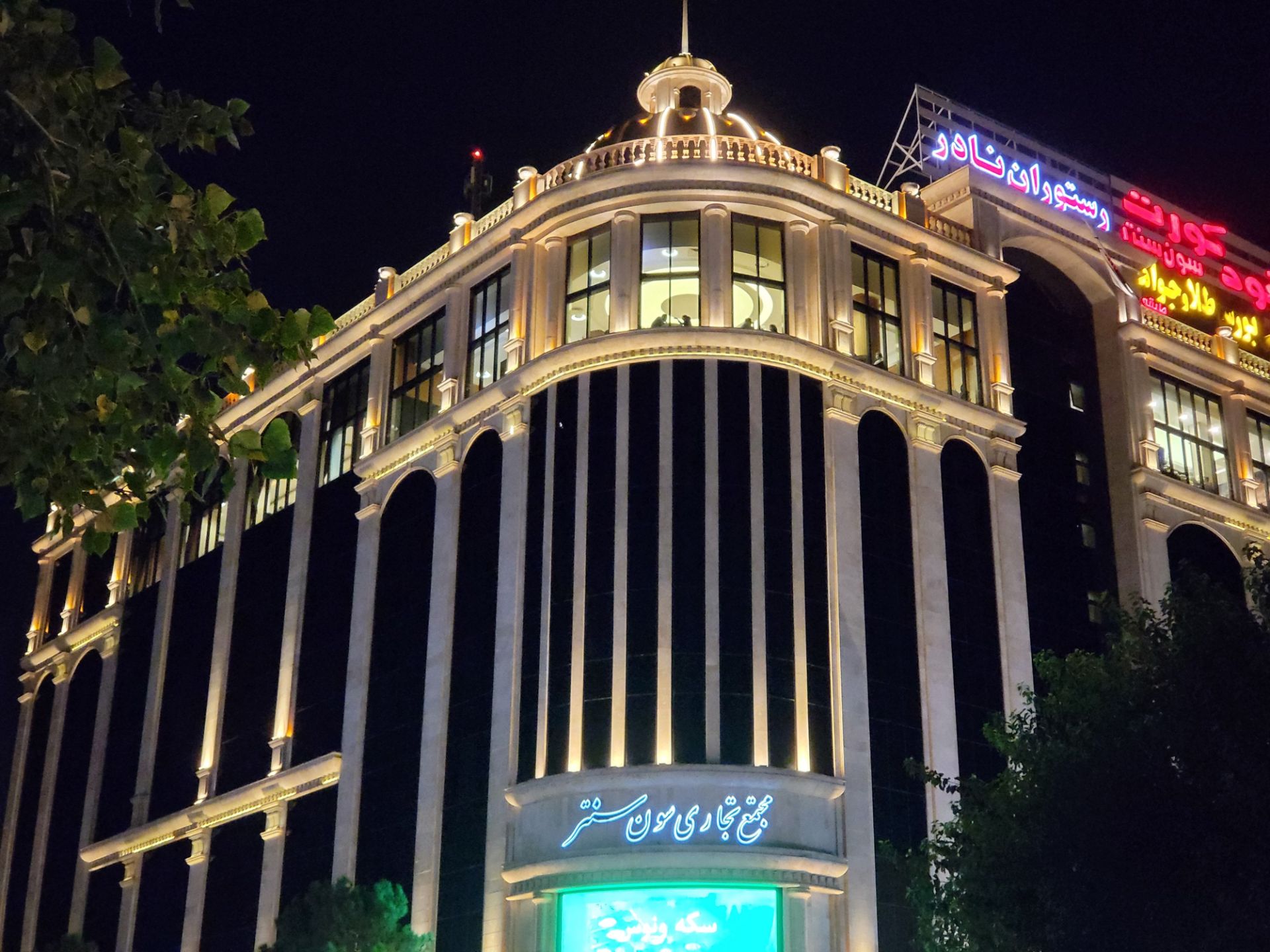 حالت عکاسی خودکار گلکسی زد فولد ۳ در تاریکی - دوربین تله فوتو