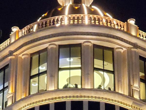 حالت عکاسی خودکار گلکسی زد فولد ۳ در تاریکی - برش دوربین تله فوتو