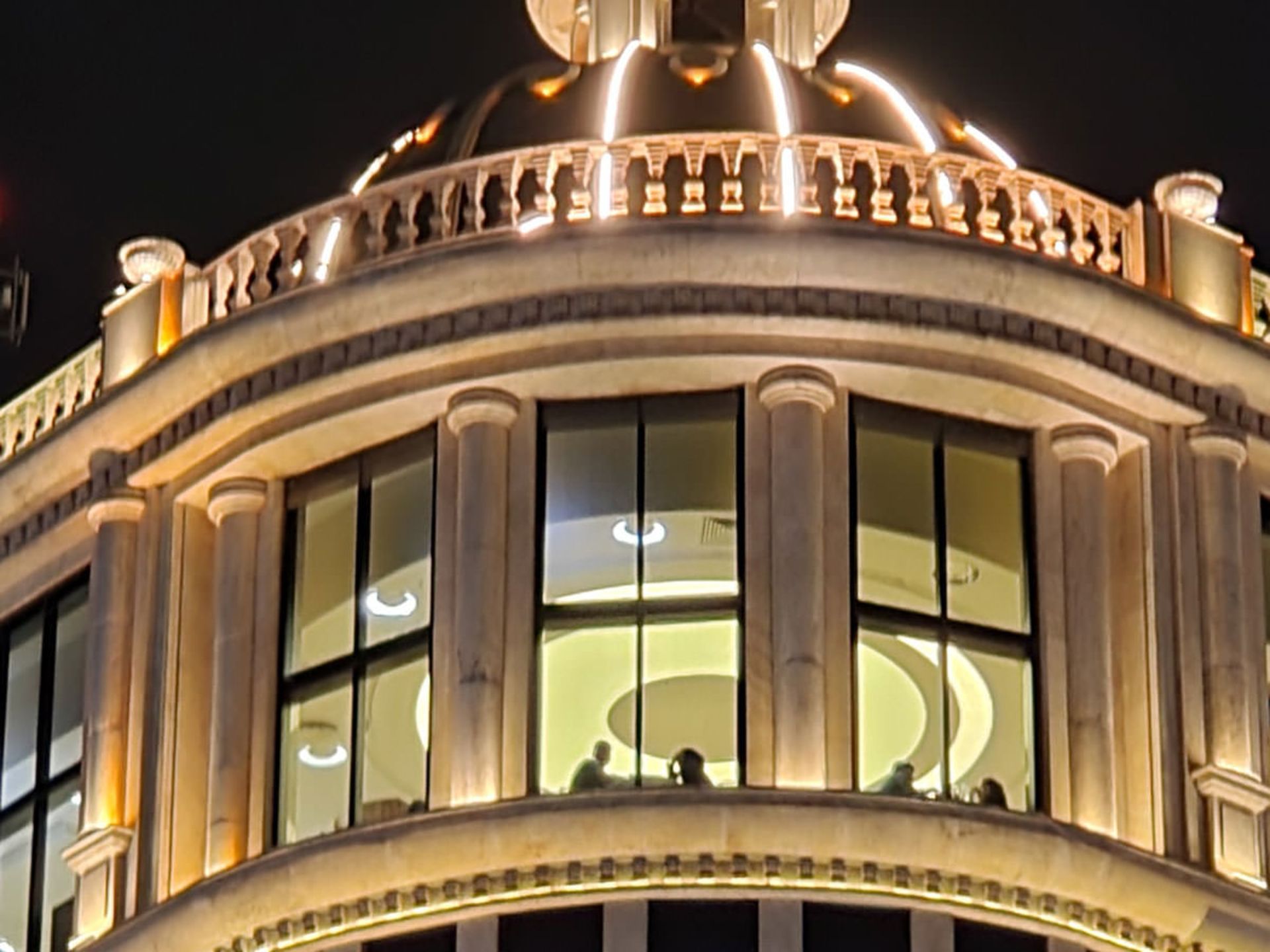 حالت عکاسی شب گلکسی زد فولد ۳ - برش دوربین تله فوتو