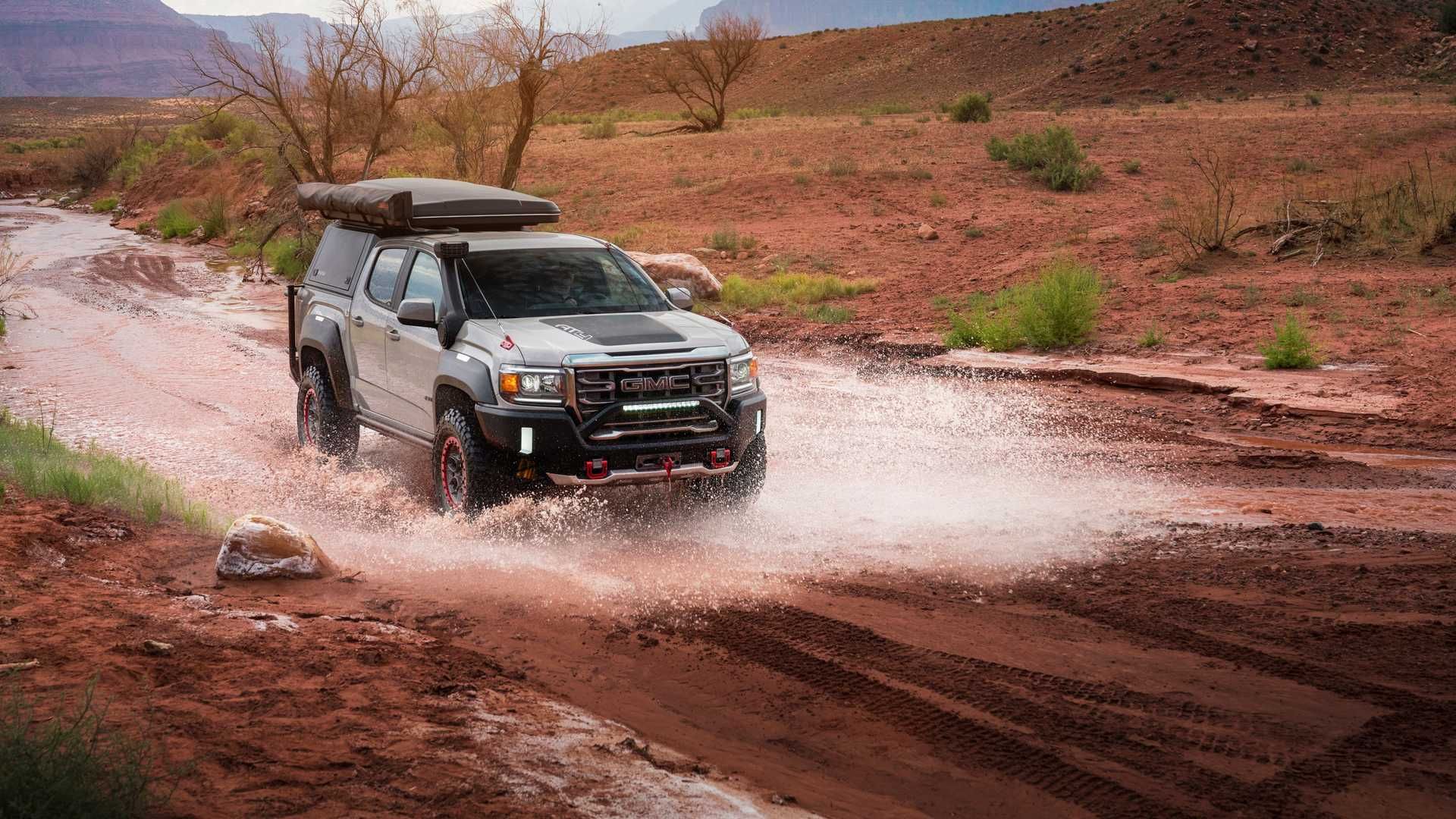 نمای پیکاپ مفهومی و آفرود جی ام سی کنیون / GMC Canyon AT4 OVRLANDX در جاده خاکی 
