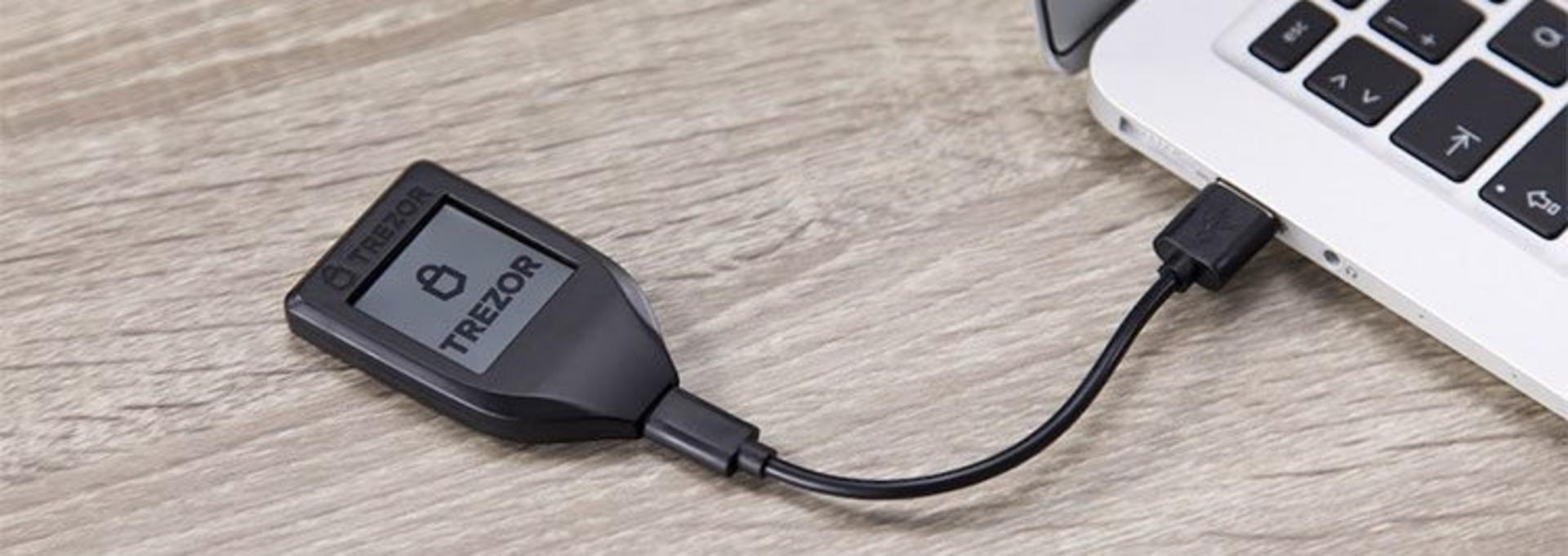 کیف پول سخت‌افزاری ارز دیجیتال Trezor Model T