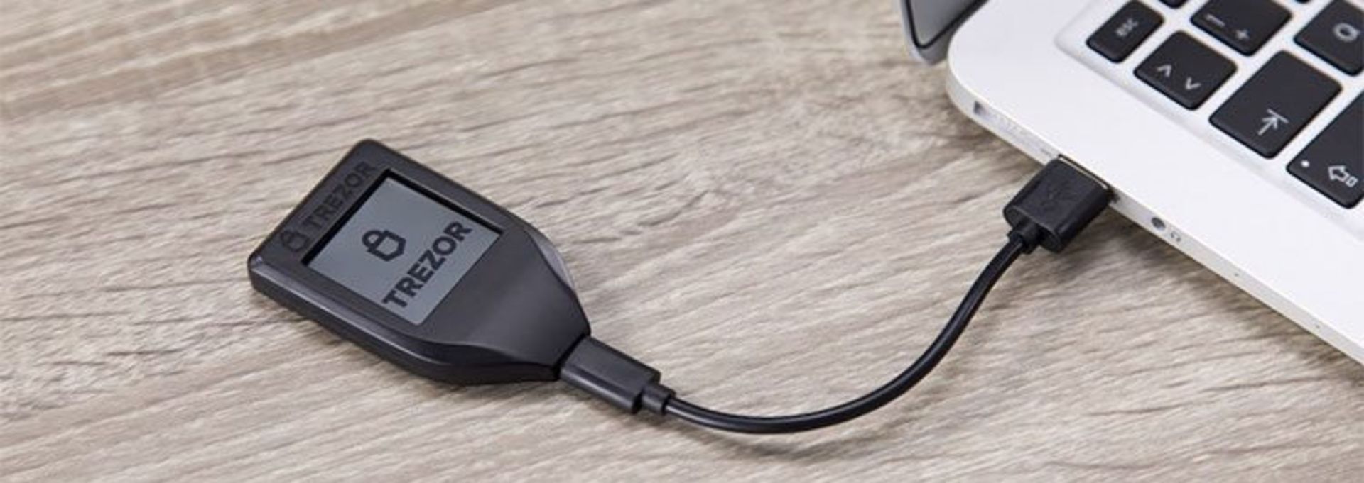 کیف پول سخت‌افزاری ارز دیجیتال Trezor Model T