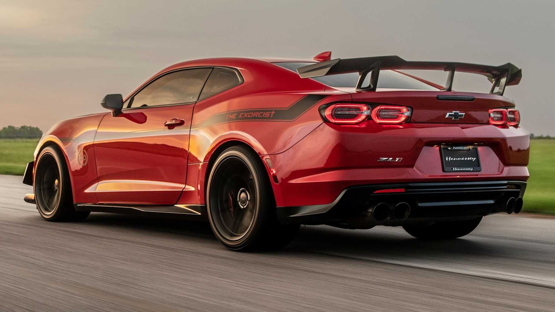 نمای سه چهارم عقب شورولت کامارو ZL1 هنسی اگزرسیست / Hennessey Exorcist Chevrolet Camaro ZL1 قرمز رنگ