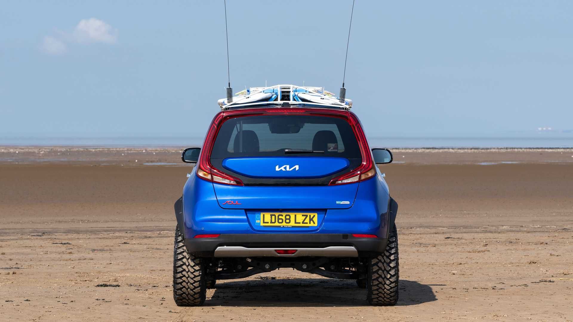 نمای عقب کیا سول برقی - Boardmasters Edition