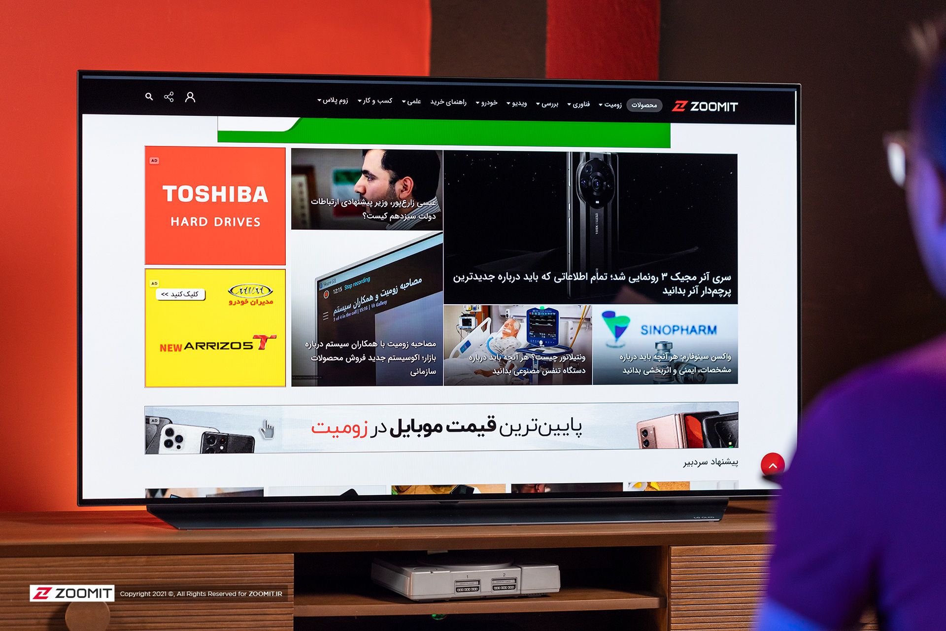 زومیت گردی روی تلویزیون LG C1 OLED