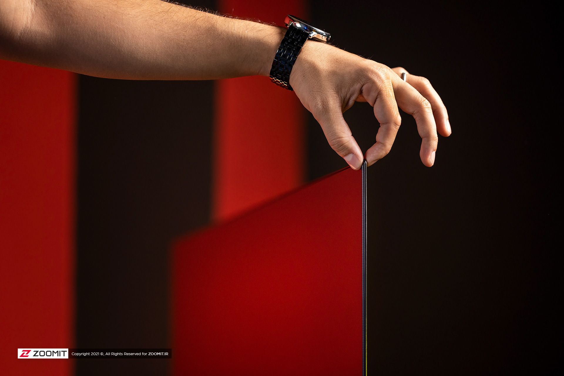 ضخامت بخش بالایی تلویزیون LG C1 OLED