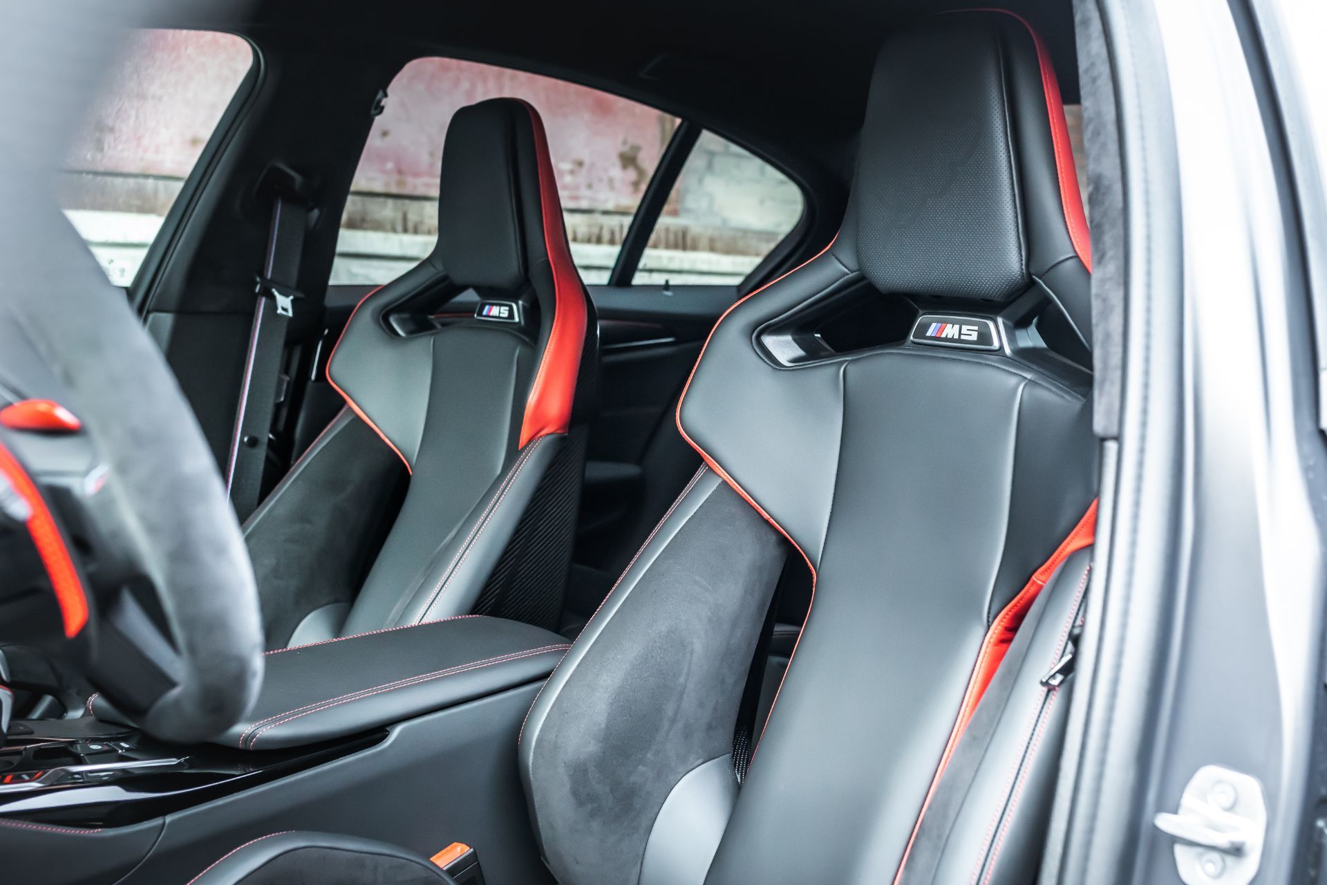 نمای صندلی‌های جلو MH5 GTR منهارت / MH5 GTR Manhart