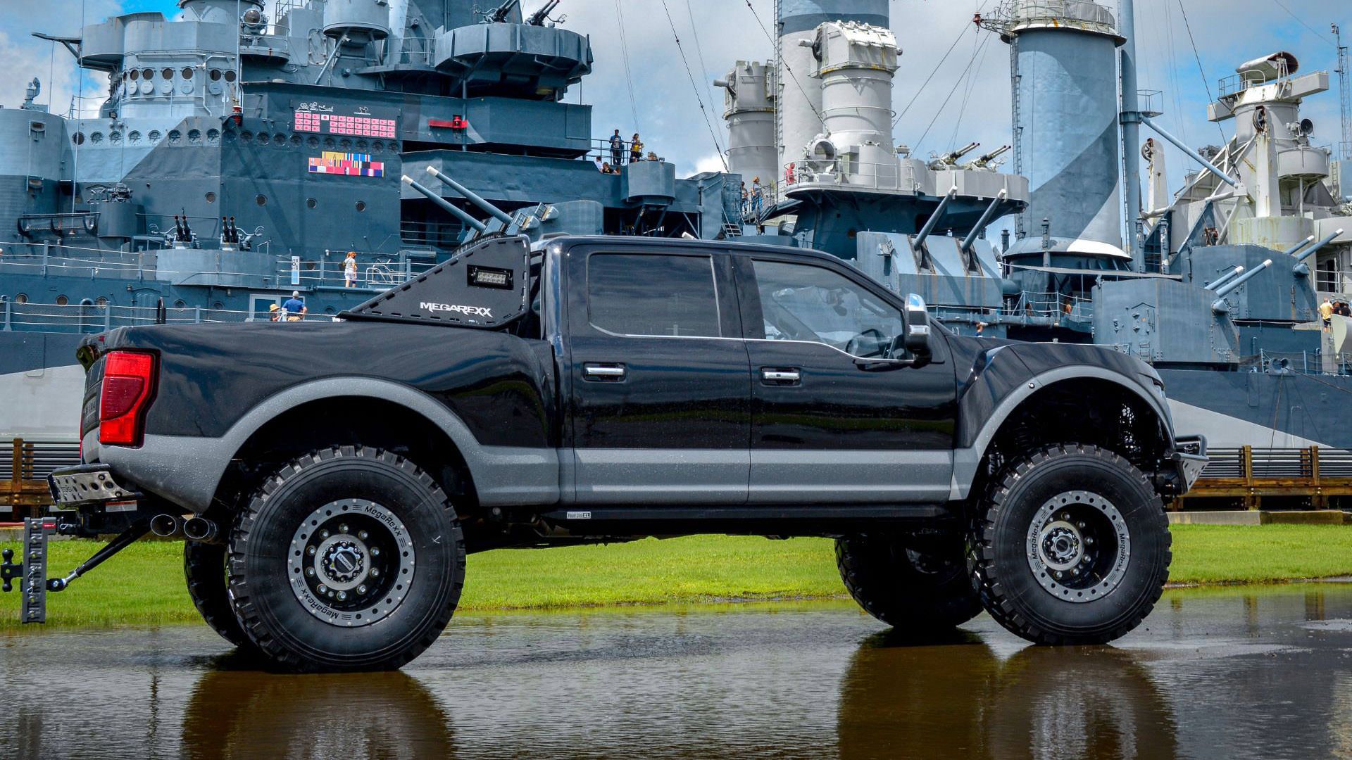 نمای جانبی وانت پیکاپ فورد اف 250 سوپر دیوتی مگارپتور / Ford F-250 Super Duty MegaRaptor 