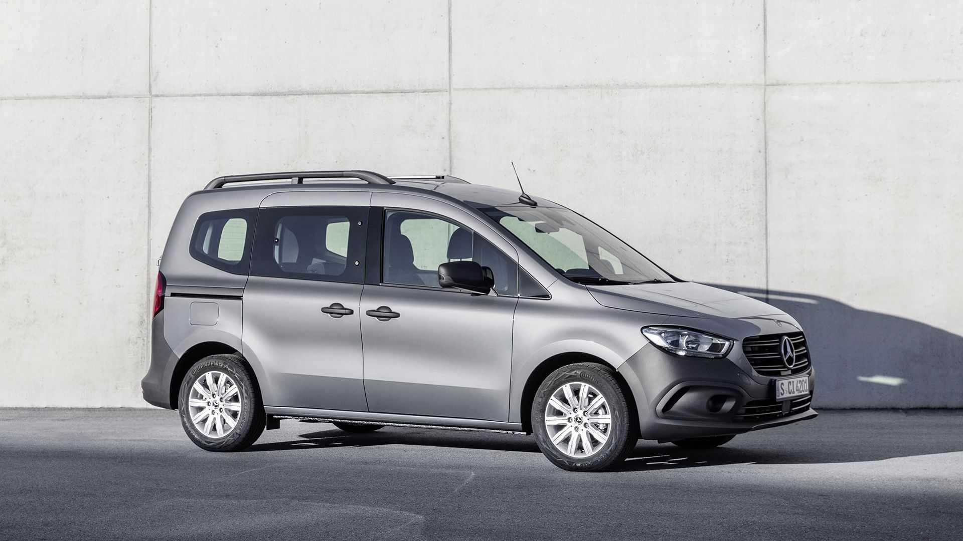 نمای جانبی ون مرسدس بنز سیتان تورر / 2022 Mercedes Benz Citan