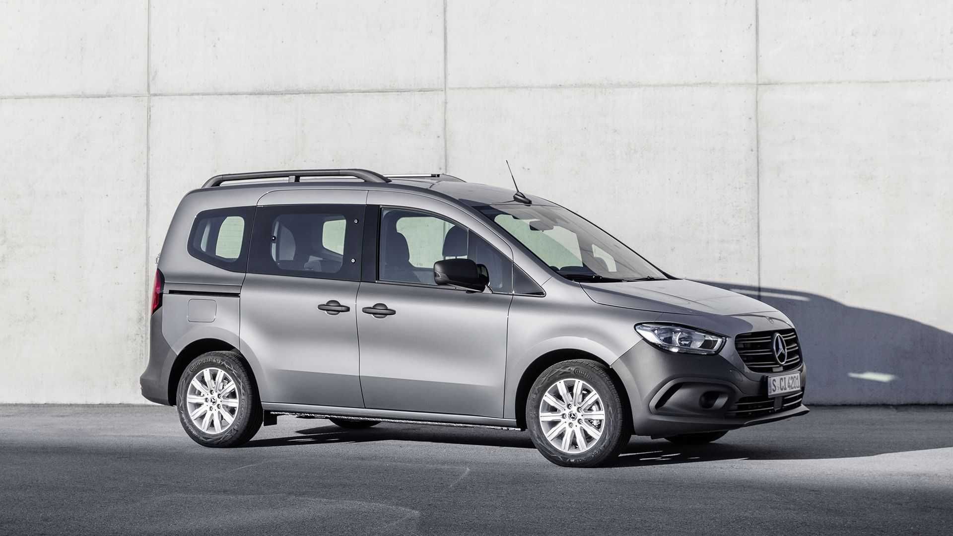 نمای جانبی ون مرسدس بنز سیتان تورر / 2022 Mercedes Benz Citan