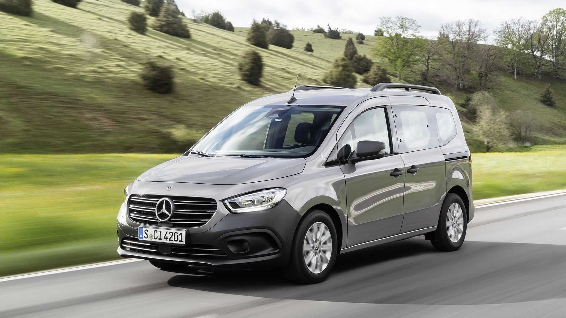 نمای سه چهارم ون مرسدس بنز سیتان تورر / 2022 Mercedes Benz Citan