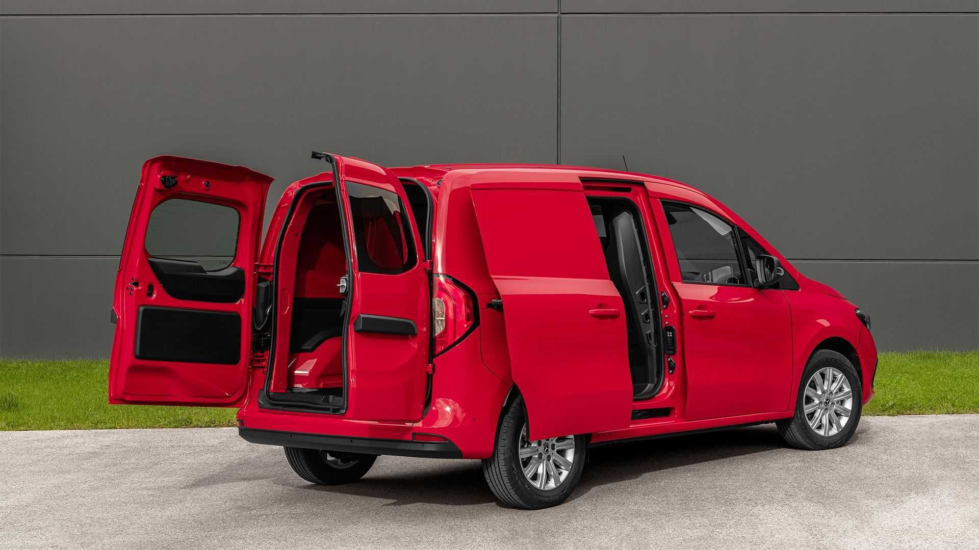 نمای سه چهارم عقب ون مرسدس بنز سیتان / 2022 Mercedes Benz Citan قرمز رنگ