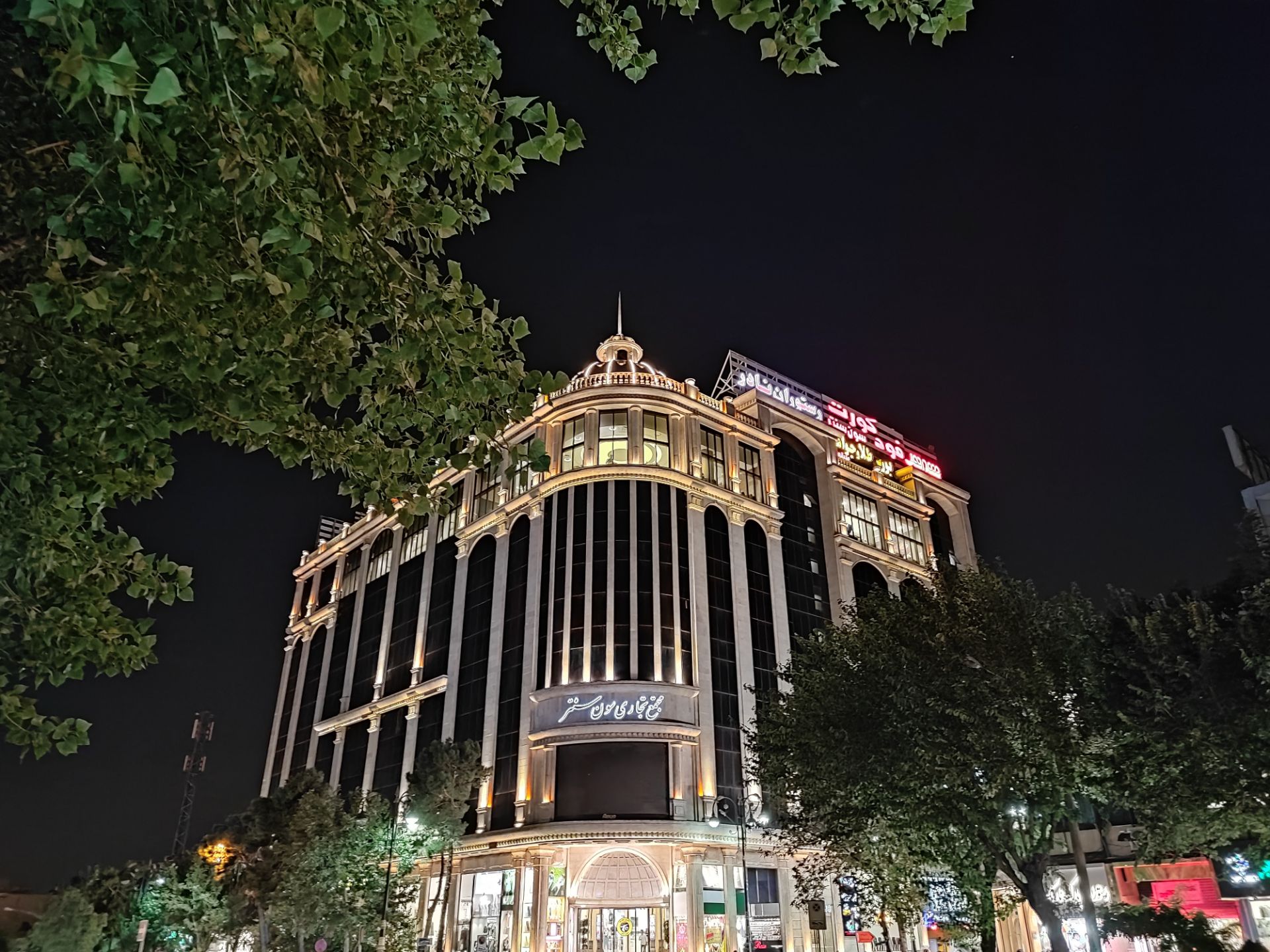 عکس شب دوربین اصلی می ۱۱ آی با حالت Night