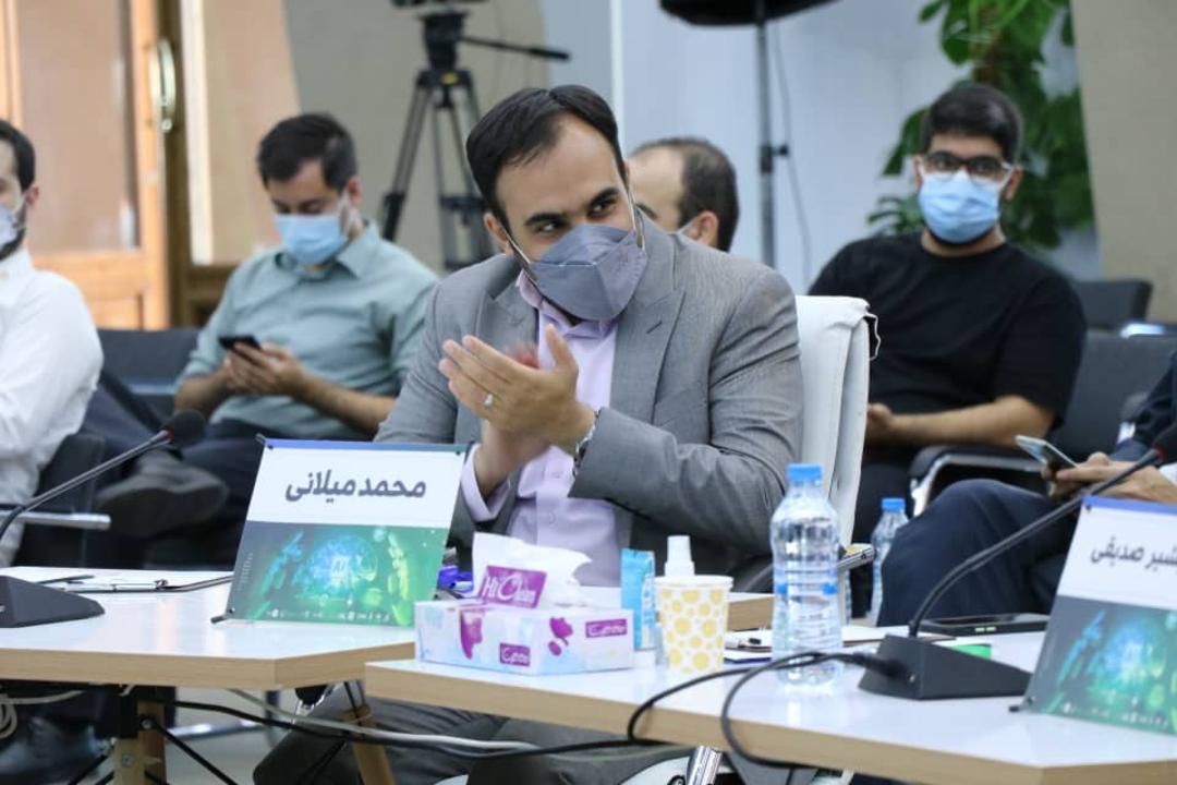محمد میلانی مدیر صندوق جسورانه پارتیان در مراسم شتابدهنده هوش مصنوعی ۱۰۰استارتاپ