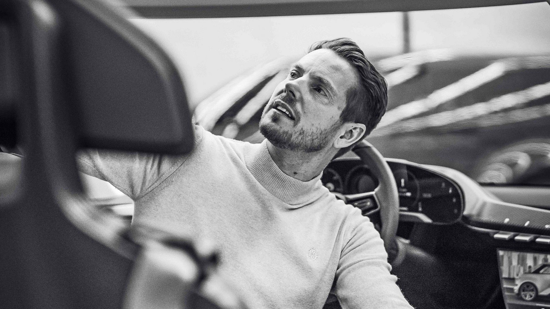 صندلی راننده چرخان ون برقی پورشه ویژن رندینست / Porsche Vision Renndienst electric van