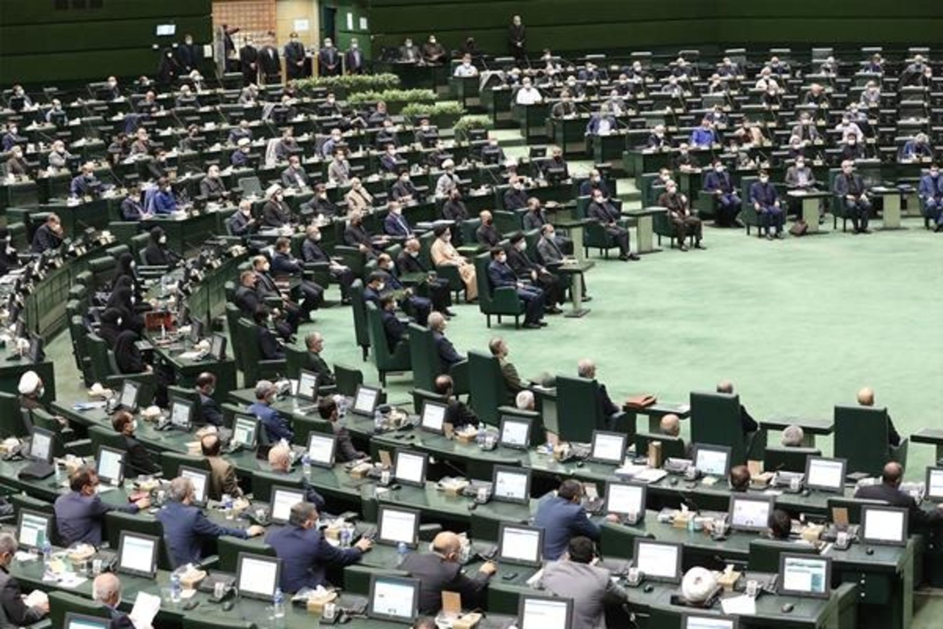 ابراهیم رییسی در صحن علنی مجلس برای رای اعتماد به اعضای کابینه