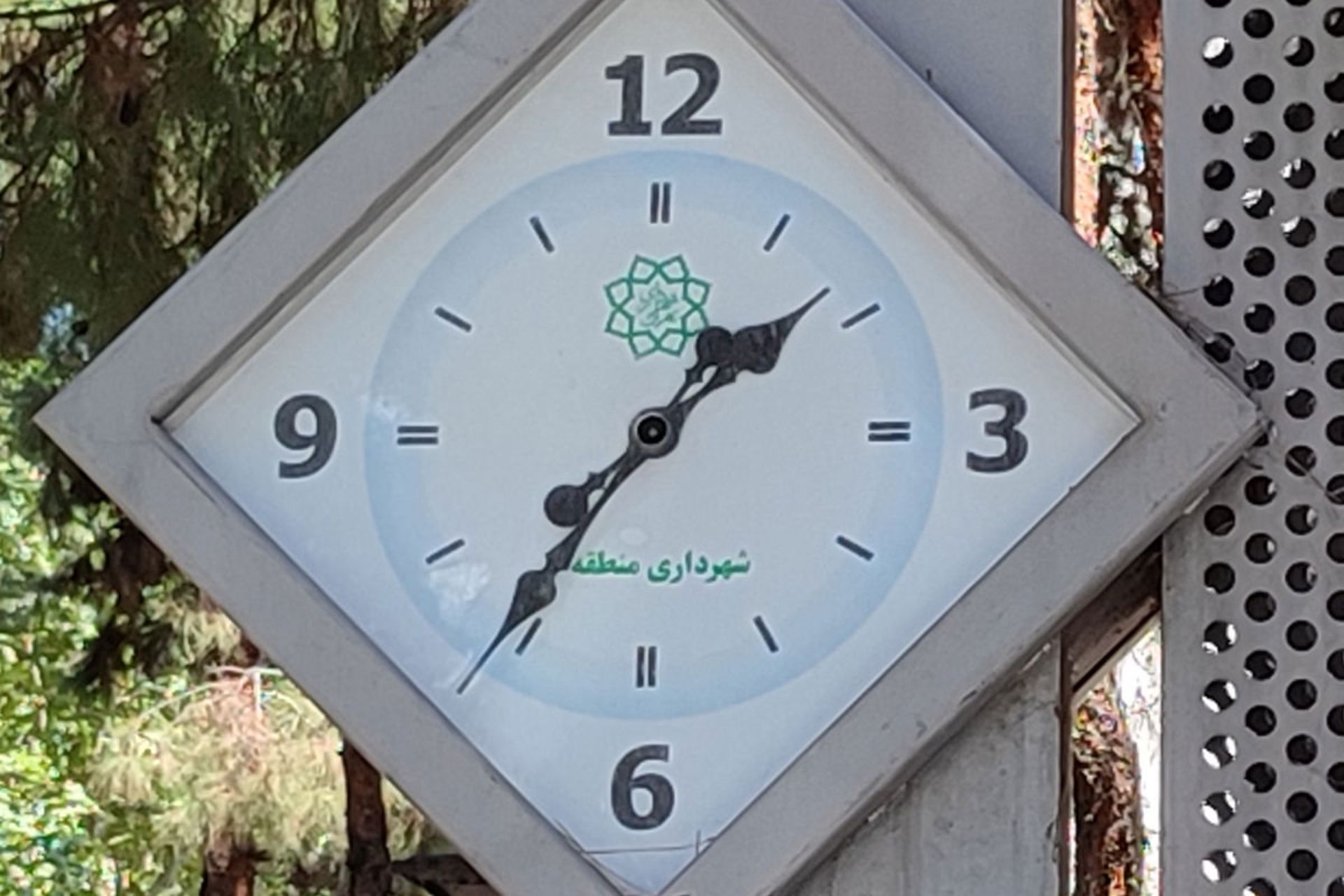 برش عکس ۱۰۸ مگاپیکسلی ردمی نوت ۱۰ پرو معادل برش واقعی عکس ۲ برابری