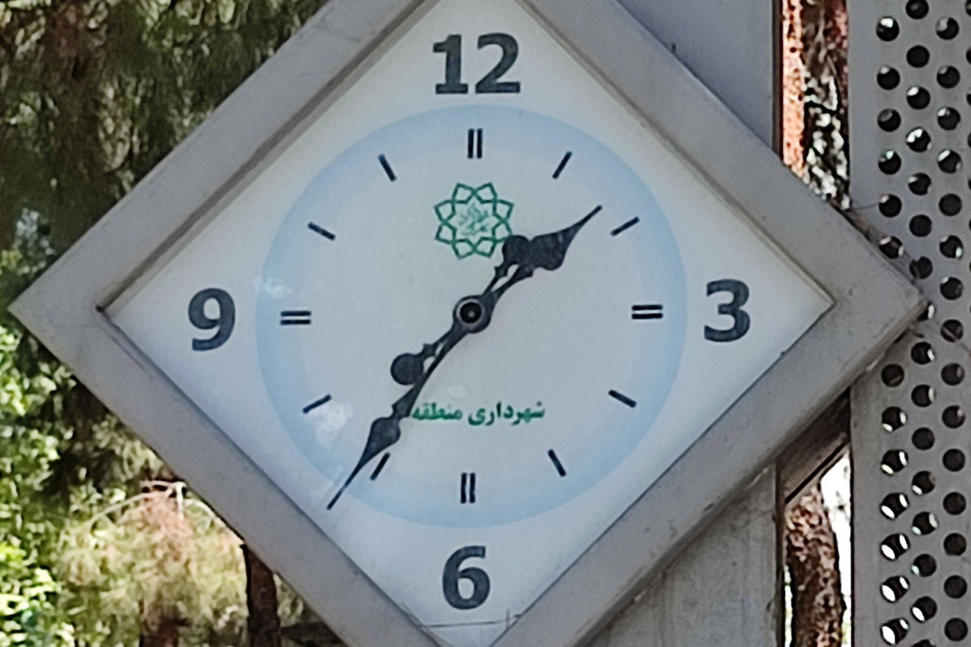 برش واقعی عکس ۲ برابری ردمی نوت ۱۰ پرو