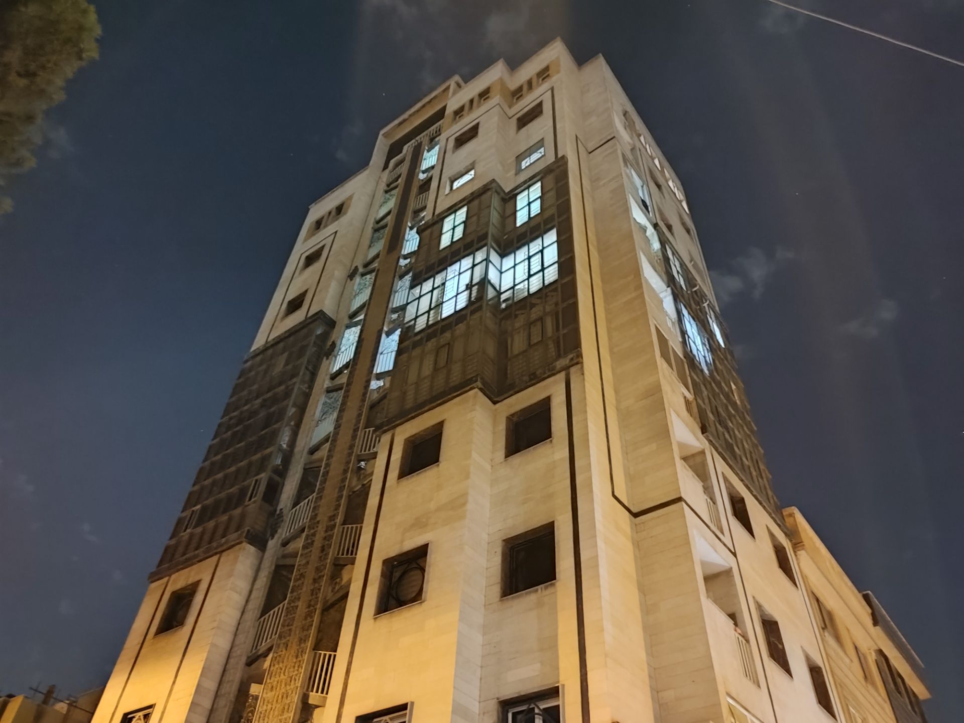 عکس دوربین اصلی ردمی نوت ۱۰ پرو در تاریکی در حالت Night