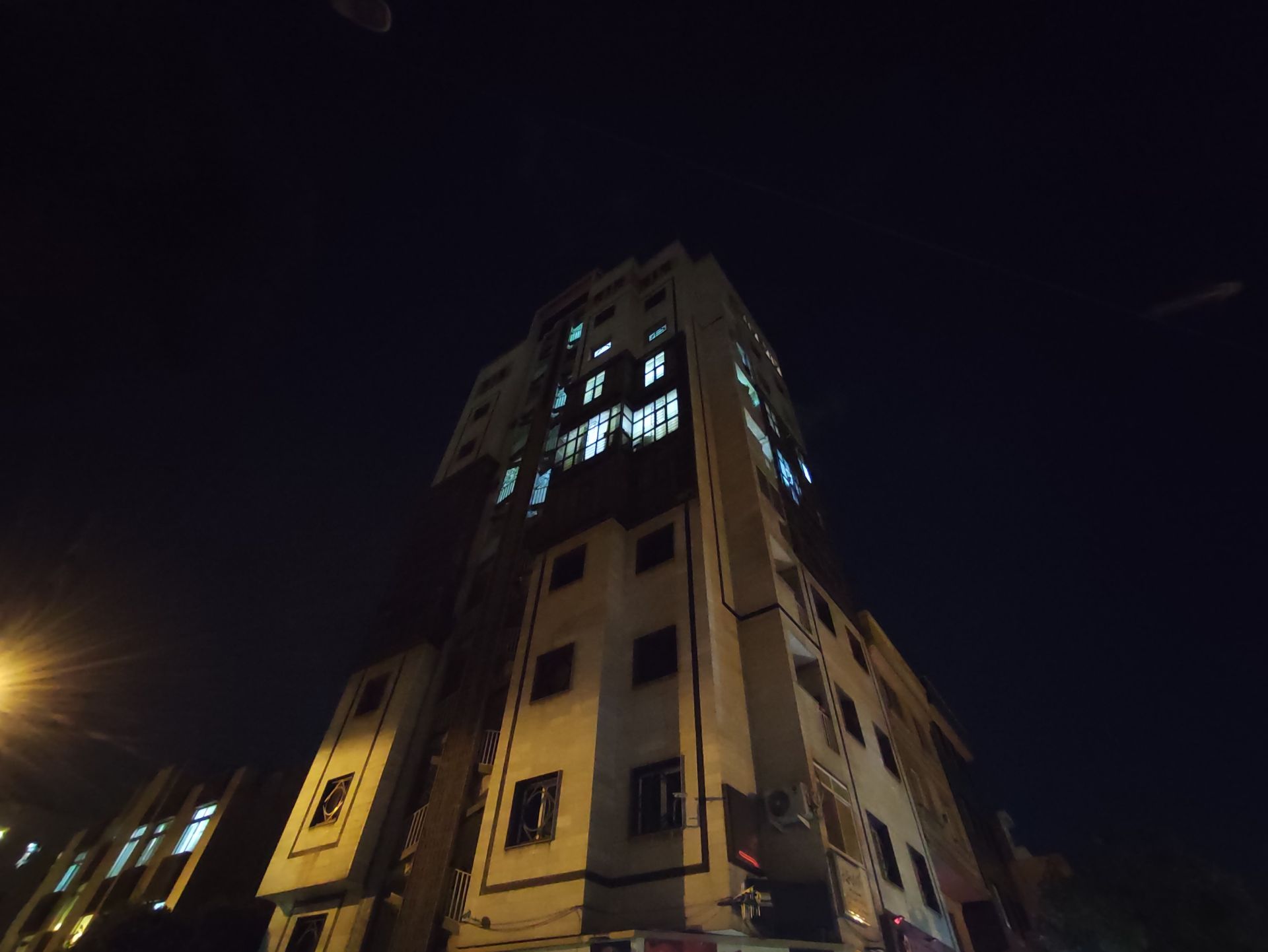 عکس دوربین اولتراواید ردمی نوت ۱۰ پرو در تاریکی