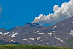 فوران هم‌زمان سه آتشفشان در آلاسکا
