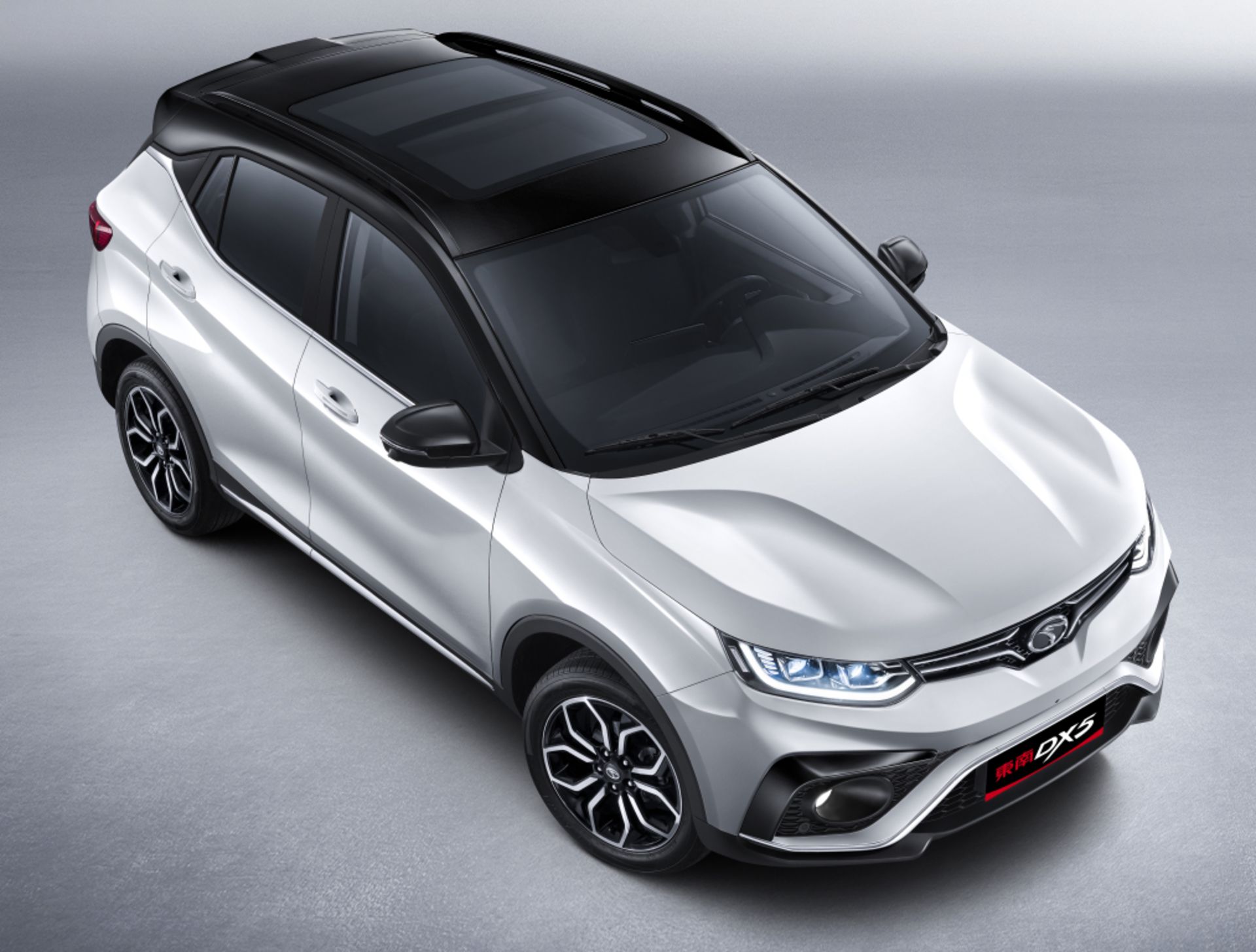 نمای بالا Soueast DX5 دیارخودرو سوئیست دی ایکس 3