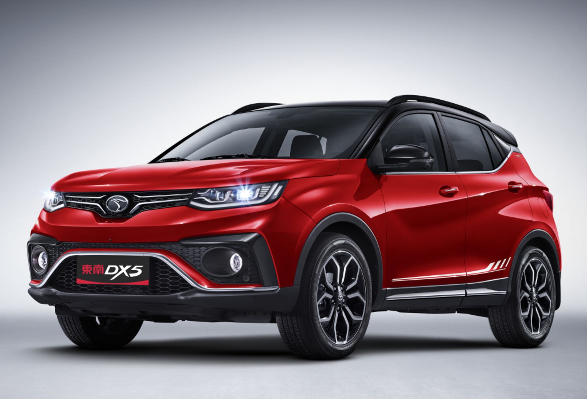 نمای اصلی Soueast DX5 دیارخودرو سوئیست دی ایکس 3