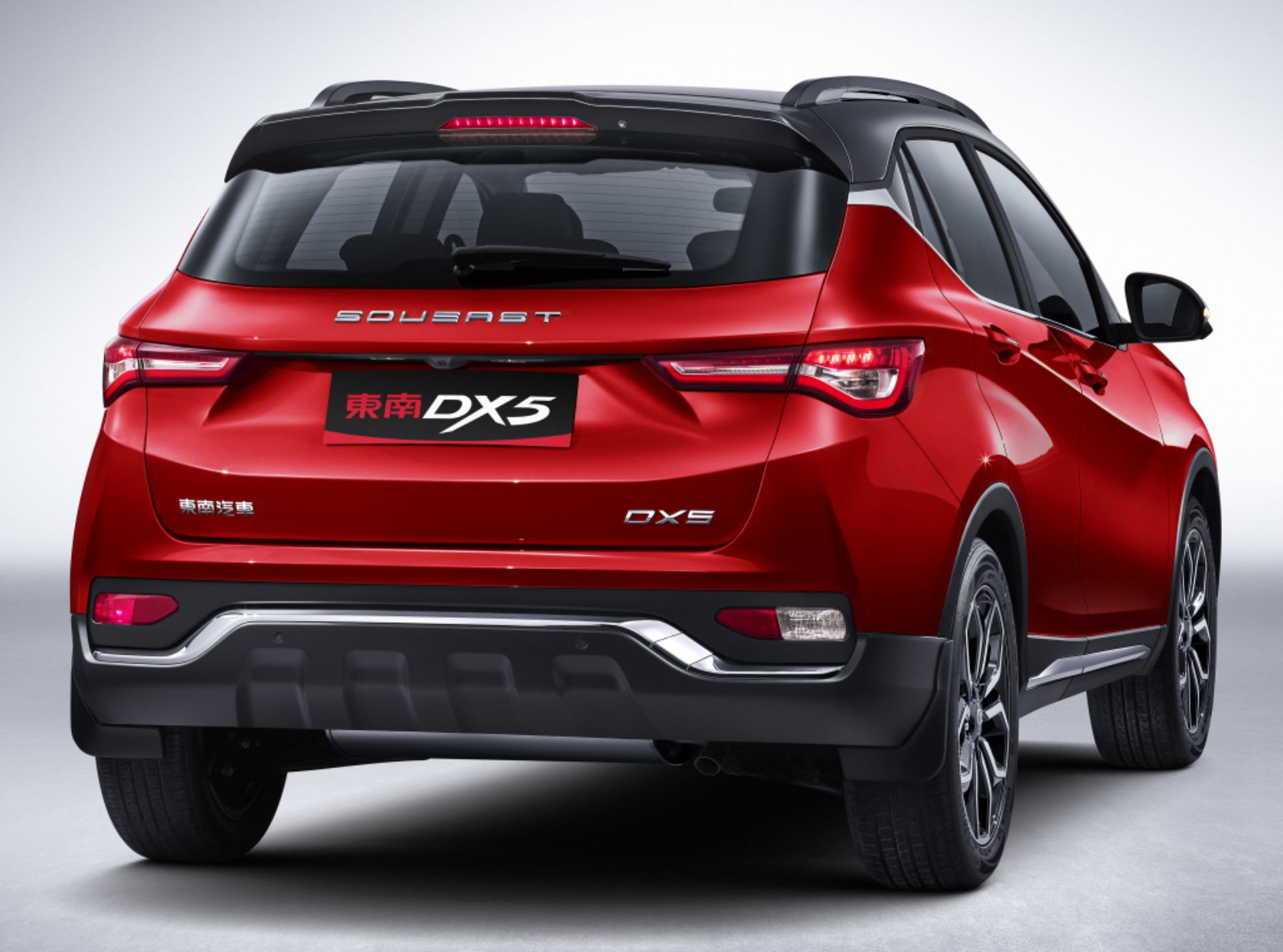 نمای پشت Soueast DX5 دیارخودرو سوئیست دی ایکس 3