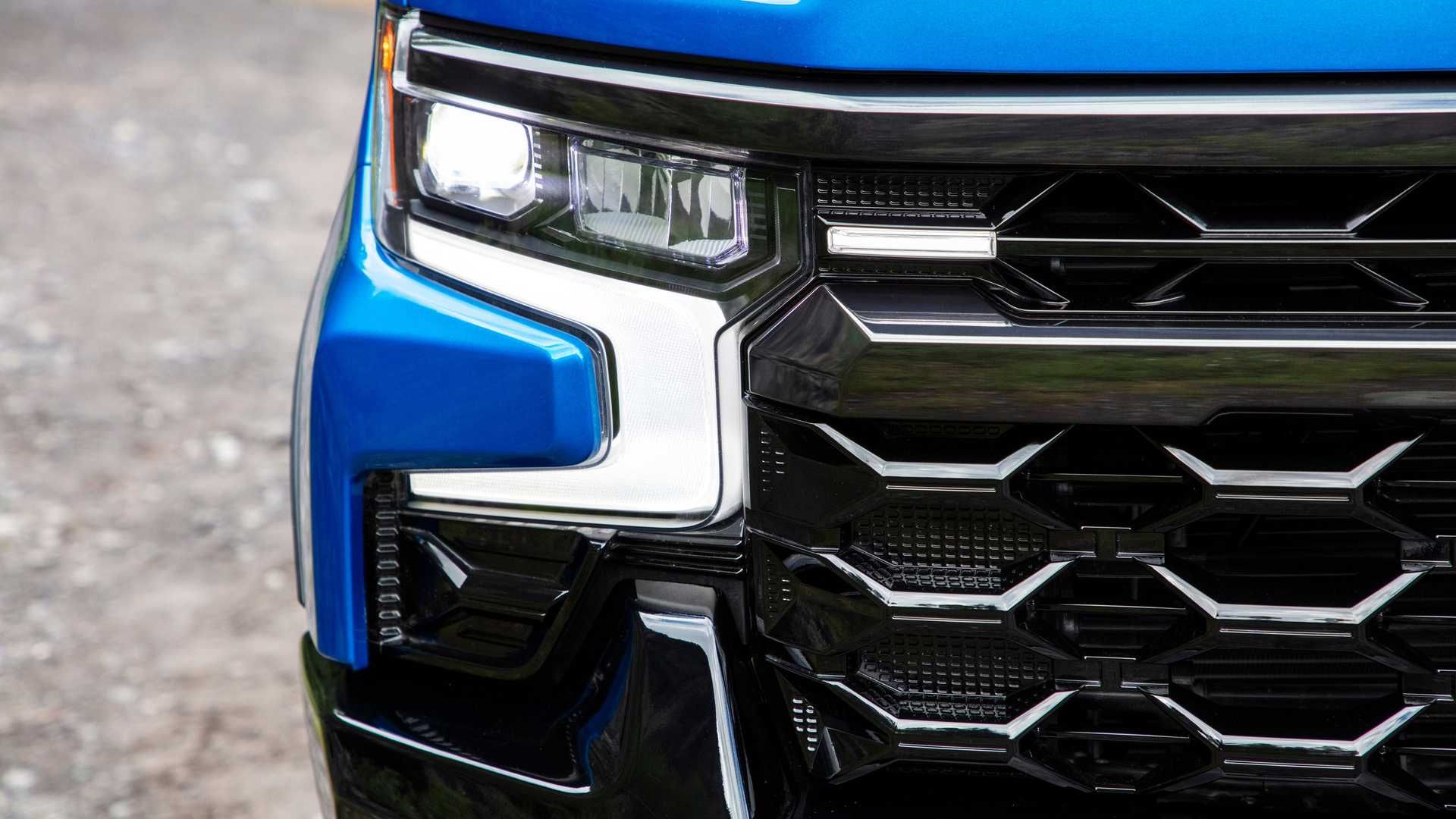 چراغ جلو وانت پیکاپ شورولت سیلورادو 2022 / 2022 Chevrolet Silverado