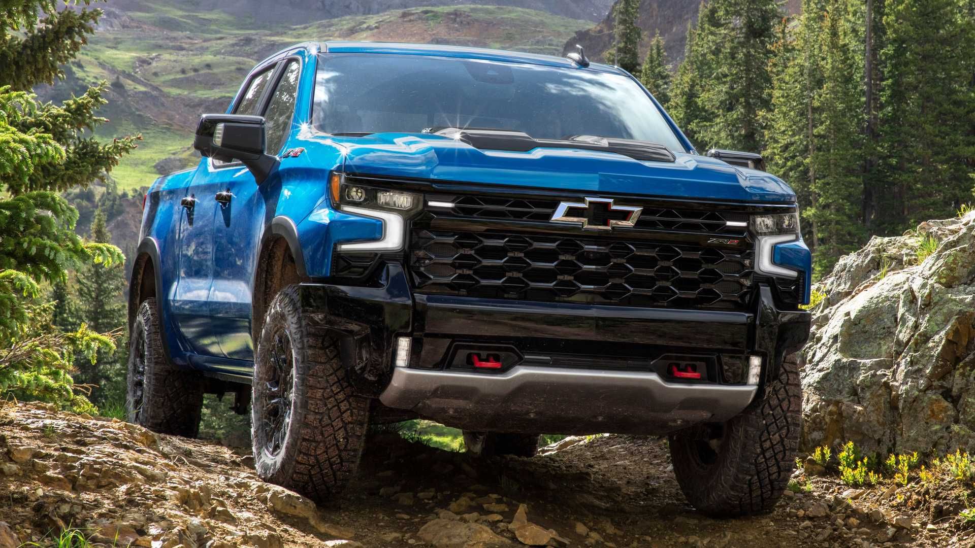 نمای جلو وانت پیکاپ شورولت سیلورادو 2022 / 2022 Chevrolet Silverado آبی رنگ