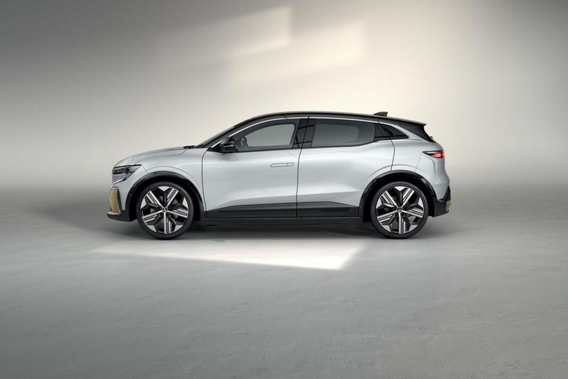  Renault Megane E-Tech نمای جانبی  رنو مگان برقی