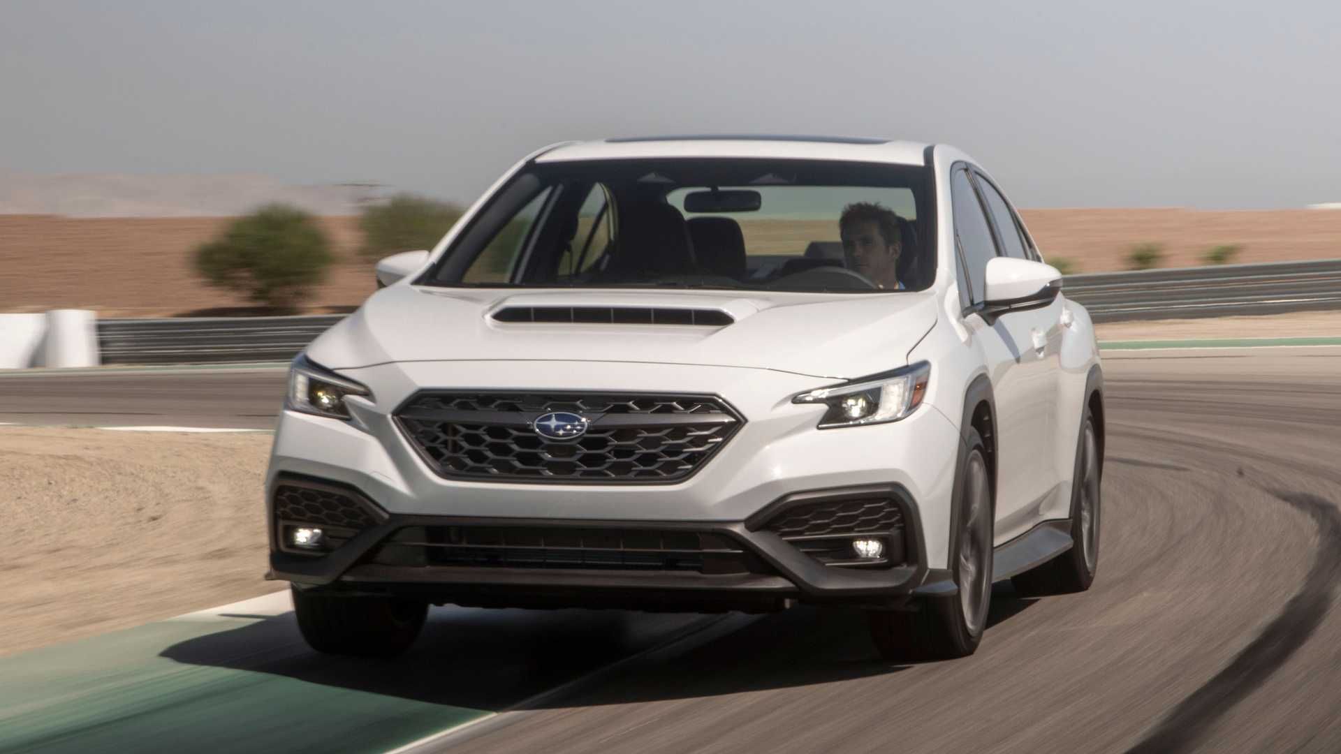 نمای جلو سوبارو WRX مدل 2022 / 2022 Subaru WRX سفید رنگ